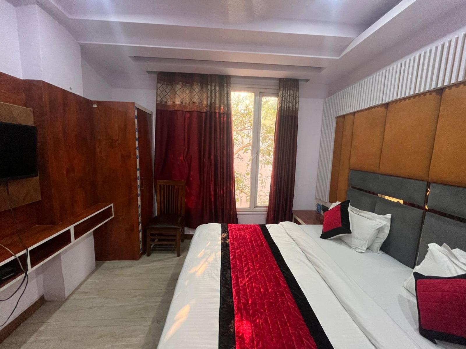 Hotel Ambience -5 Mints Walk From Railway Station Nova Deli