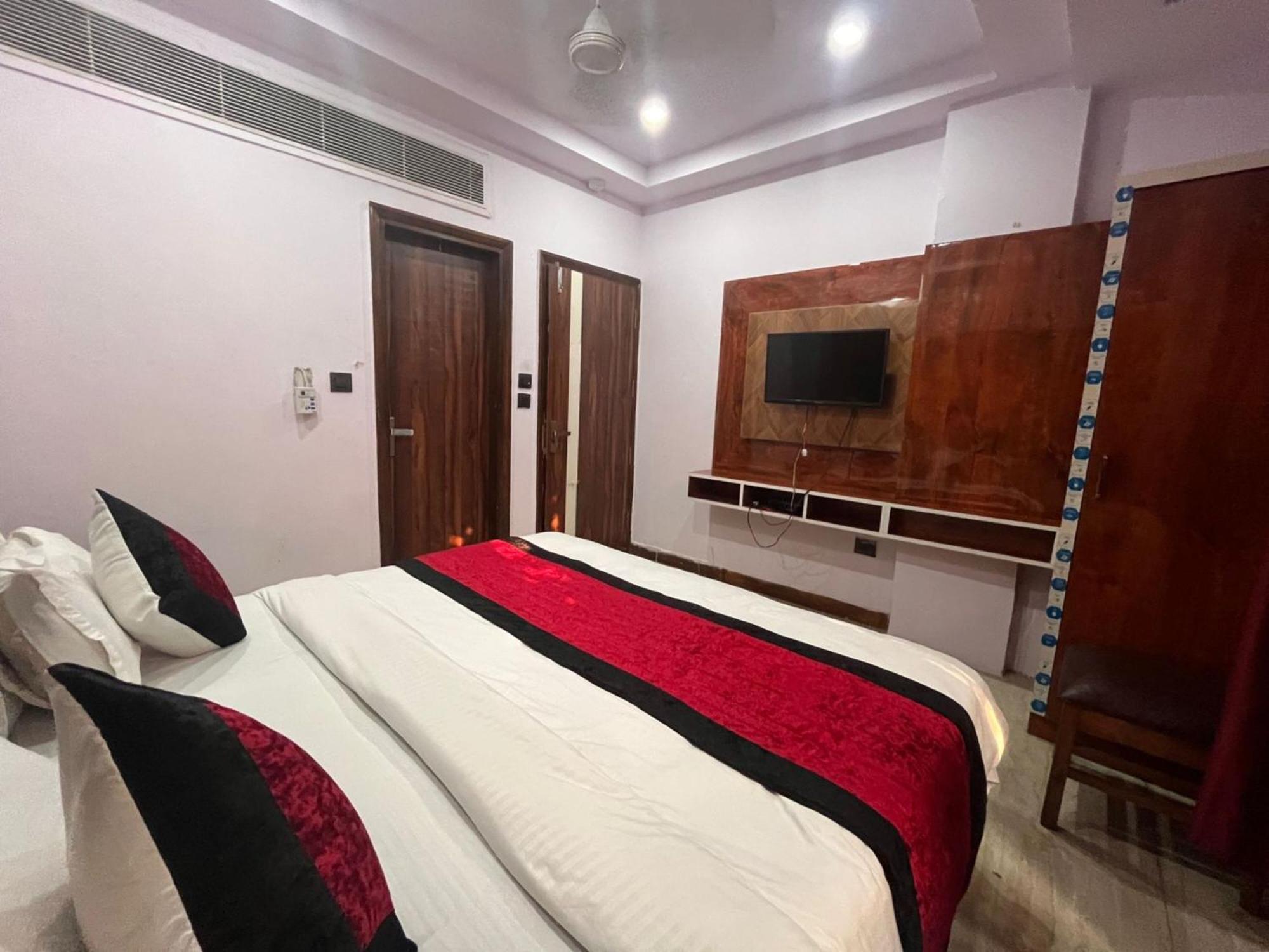 Hotel Ambience -5 Mints Walk From Railway Station Nova Deli