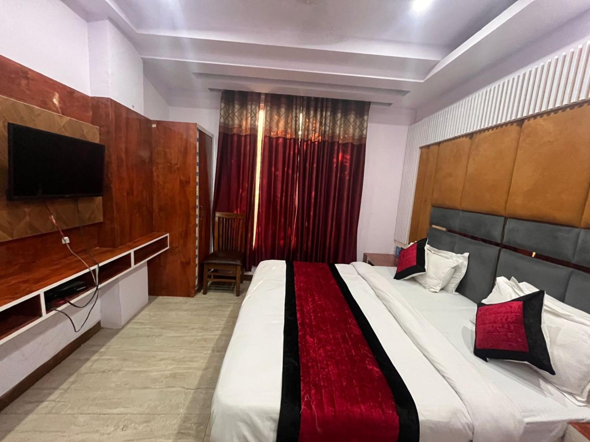 Hotel Ambience -5 Mints Walk From Railway Station Nova Deli