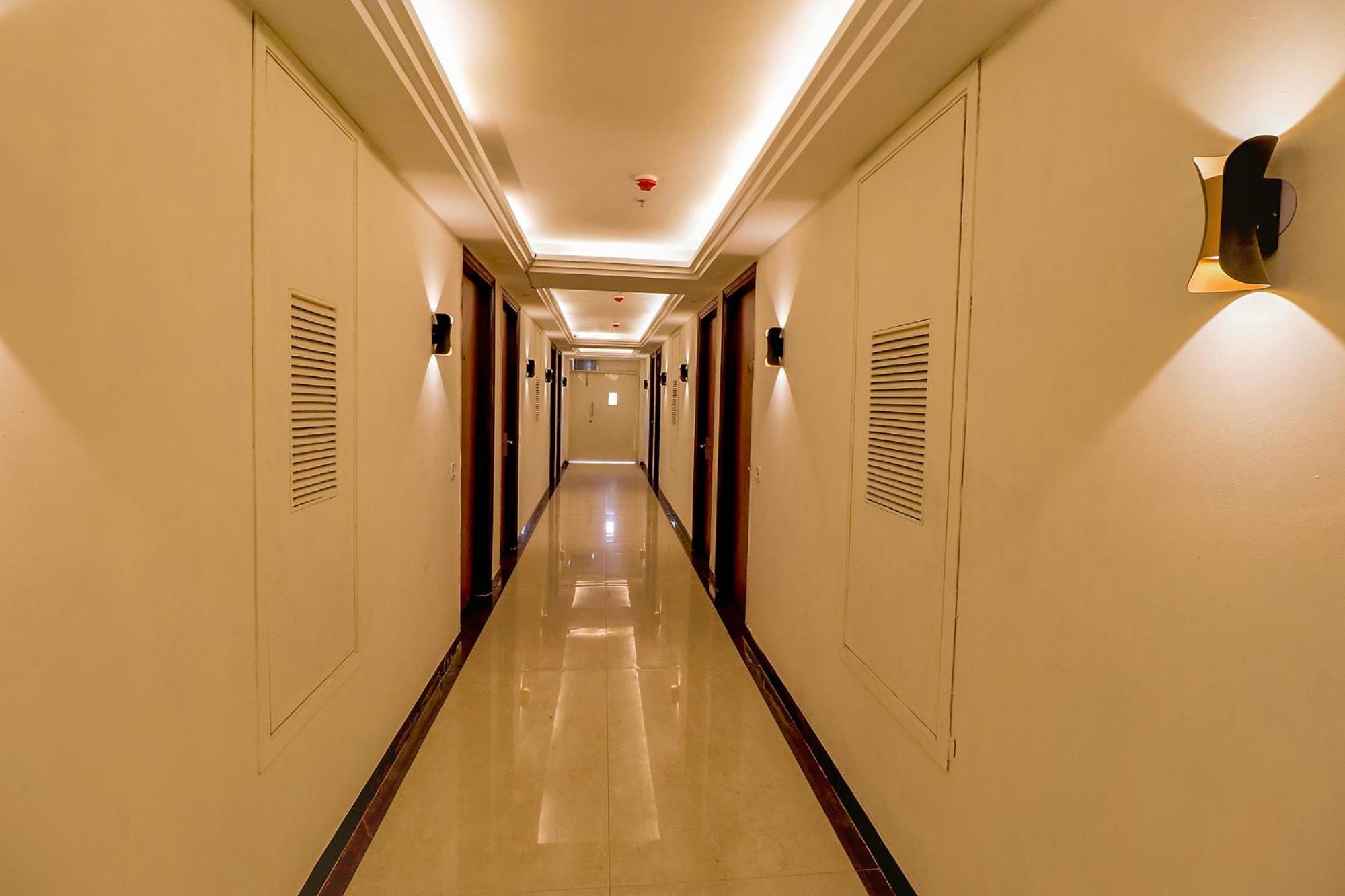 Hotel Fabhotel F9 Pitampura 3*