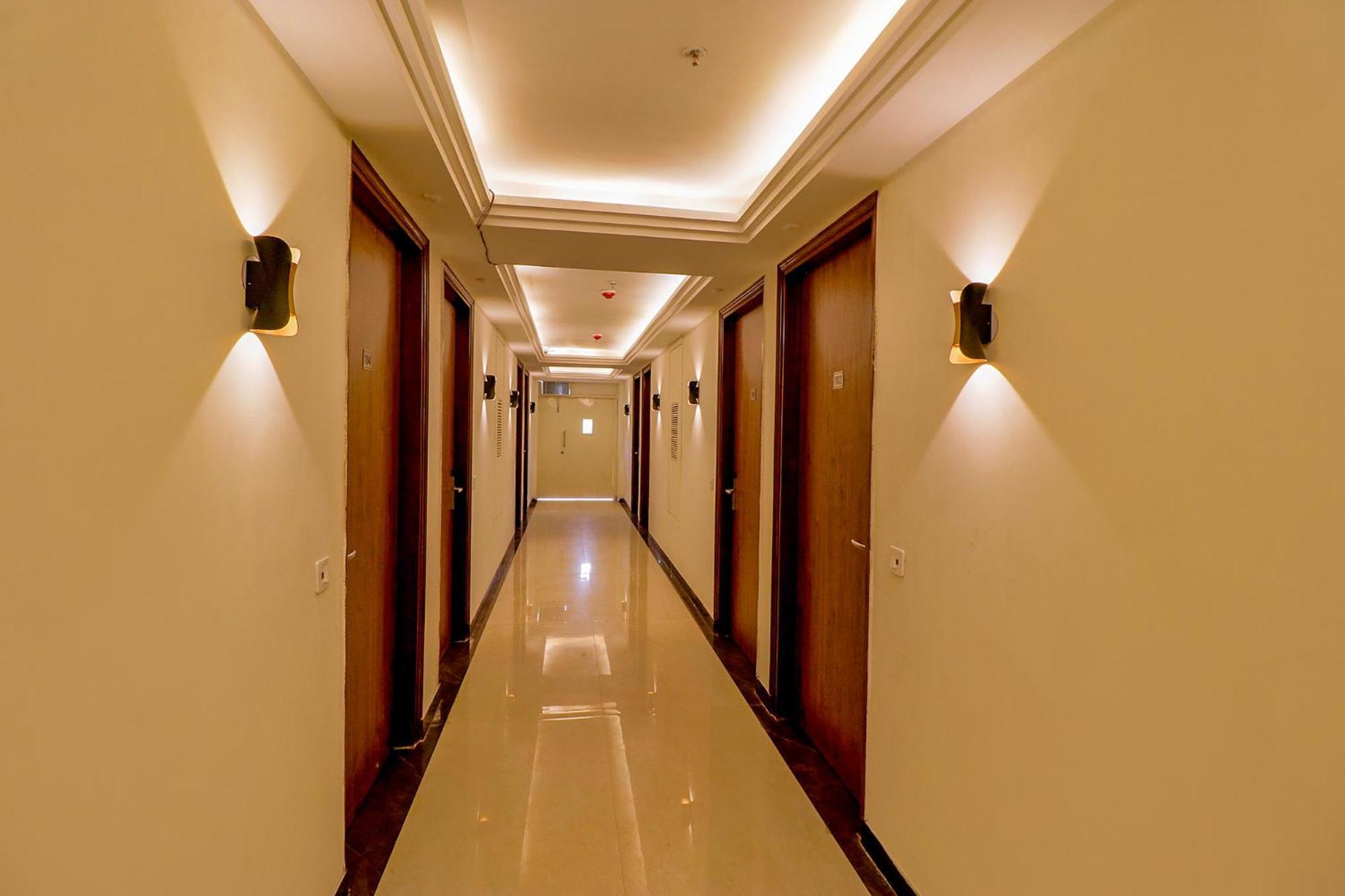 Hotel Fabhotel F9 Pitampura 3*