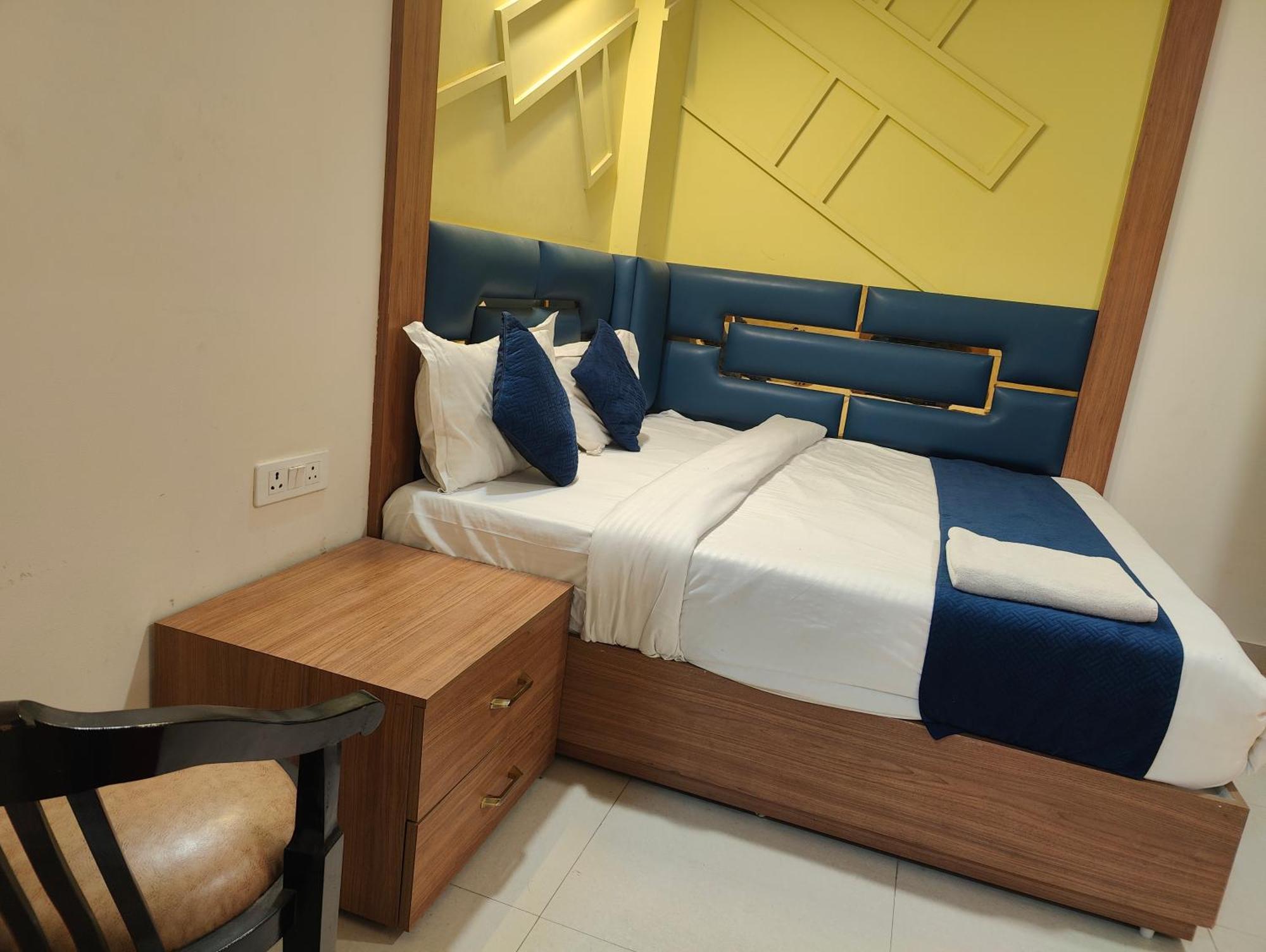 Nova Near Delhi Airport 4*