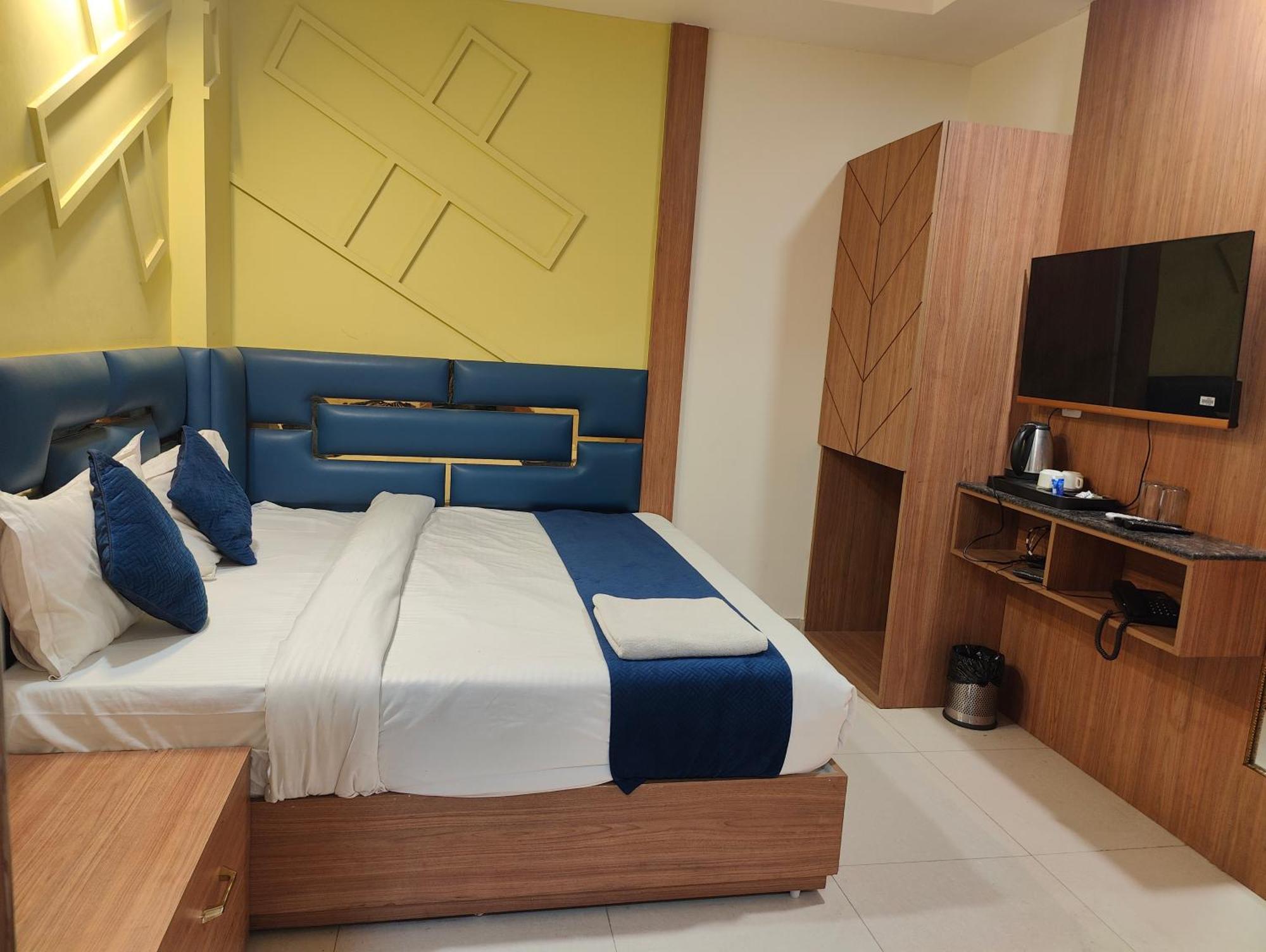 Nova Near Delhi Airport New Delhi