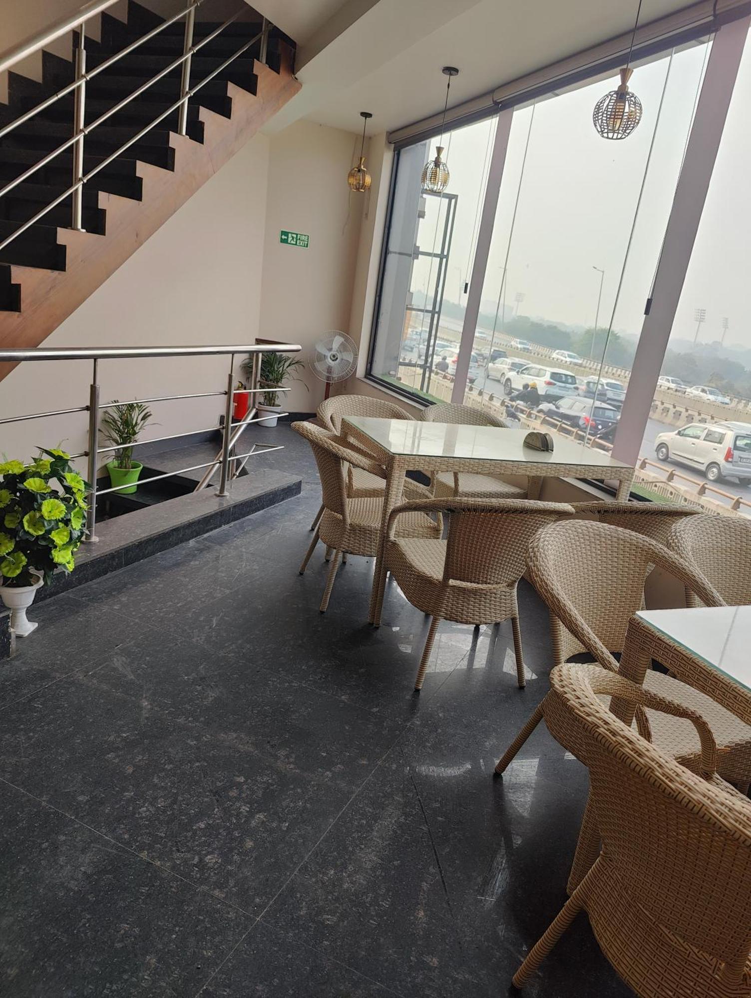 Nova Near Delhi Airport 4* New Delhi