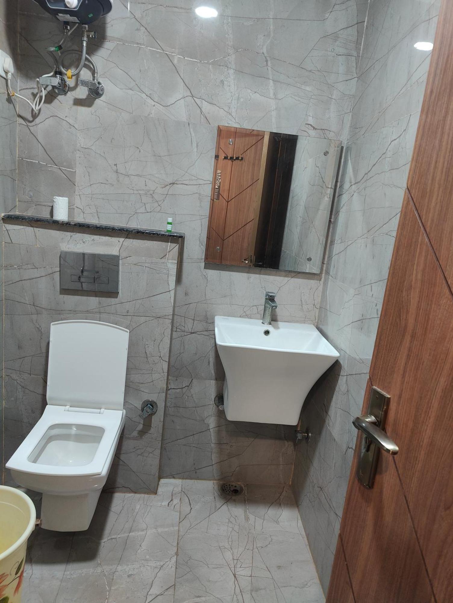Nova Near Delhi Airport Hotel 4*