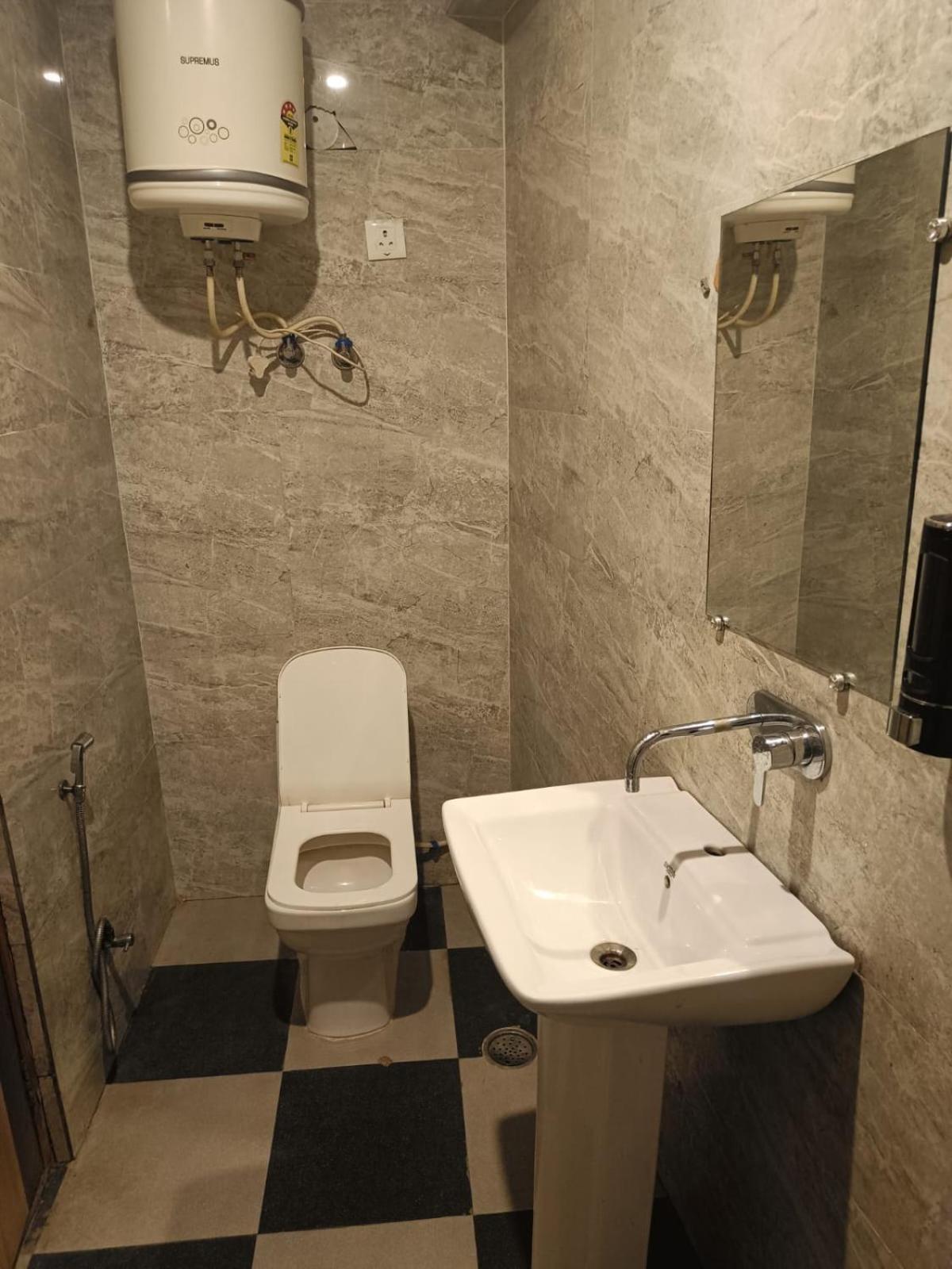 Silver Place Near Igi Airport Dwarka Hotel
