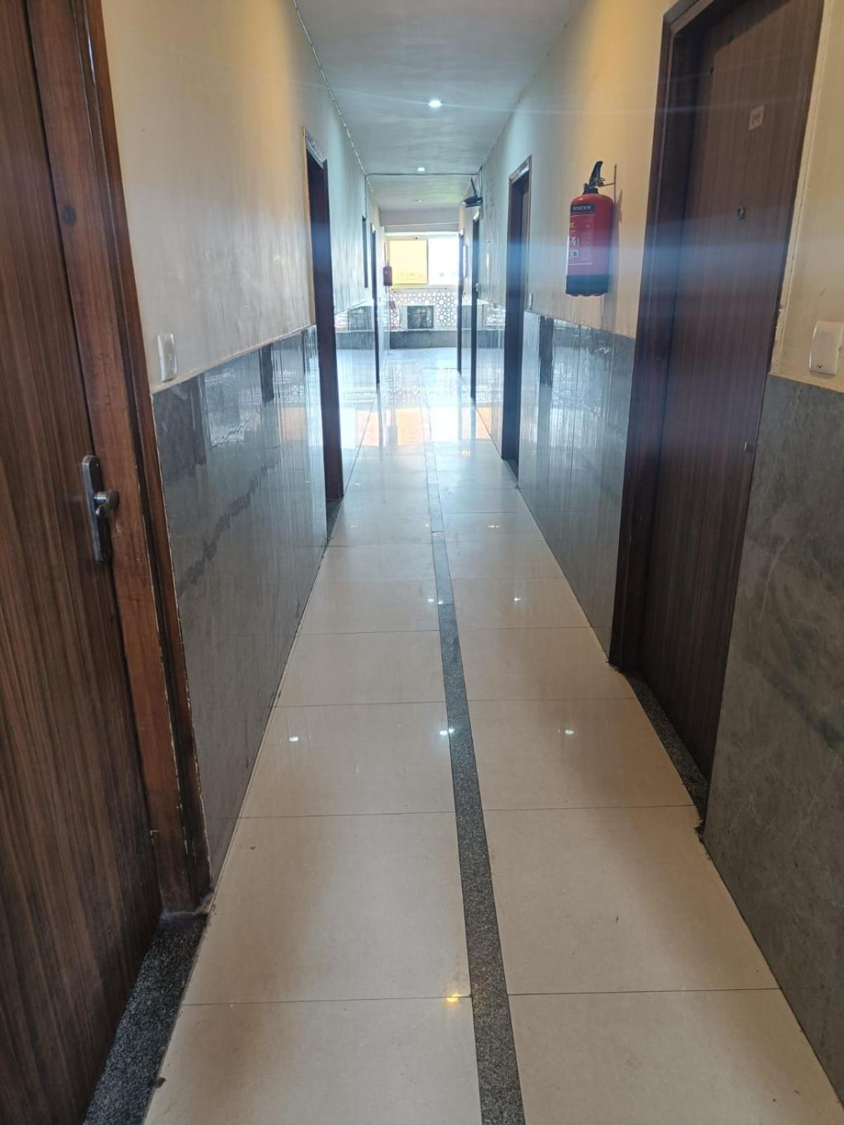 Silver Place Near Igi Airport Dwarka Hotel