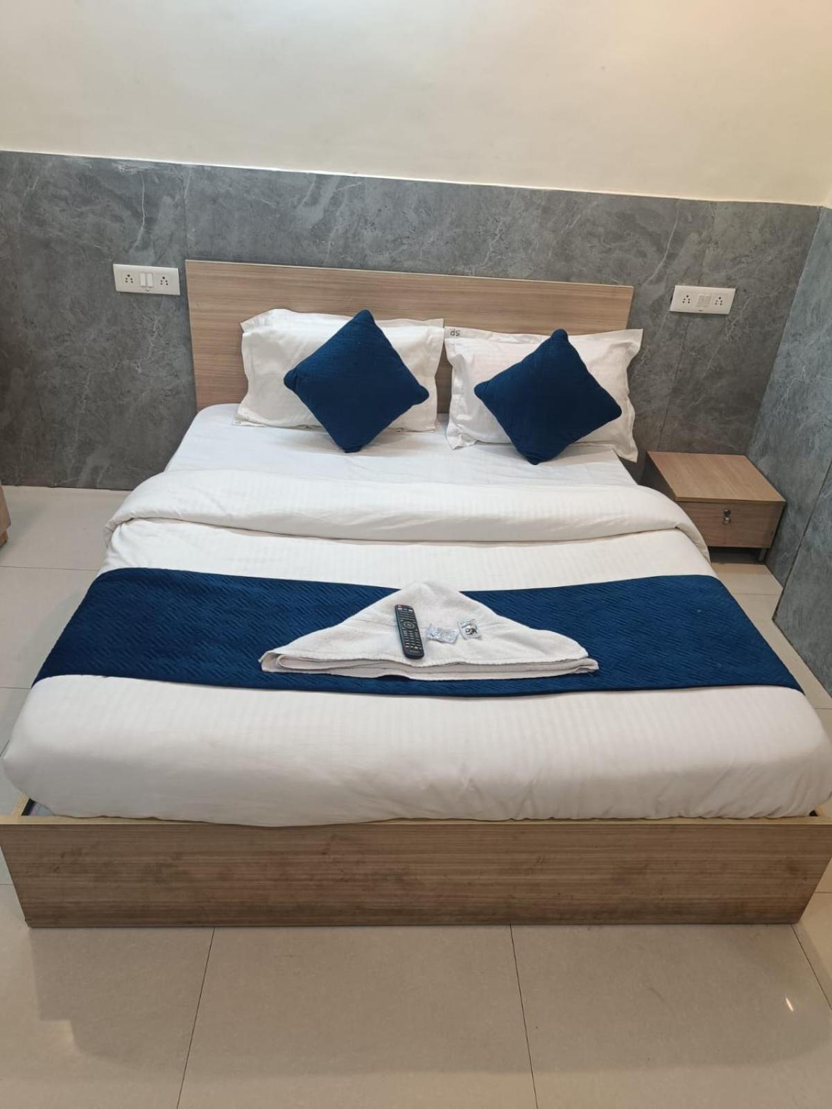 Silver Place Near Igi Airport Dwarka 2*