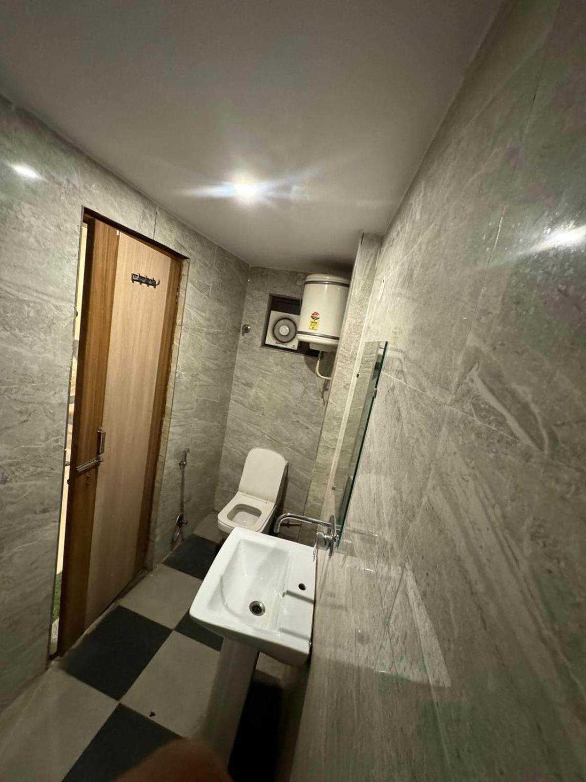 Silver Place Near Igi Airport Dwarka Hotel