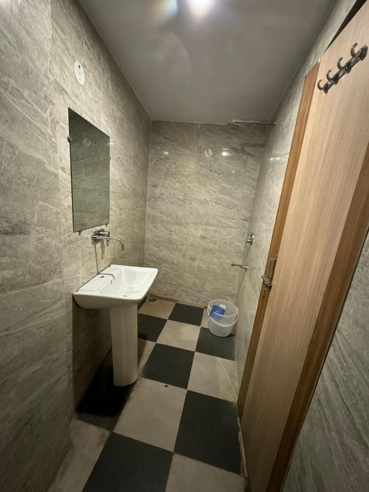 Hotel Silver Place Near Igi Airport Dwarka