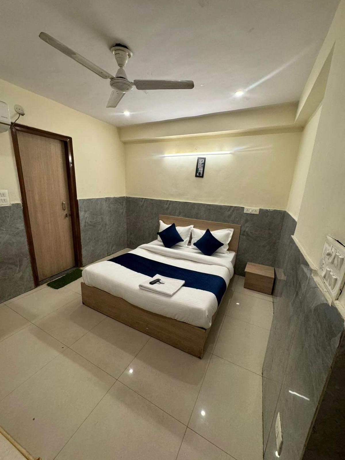 Silver Place Near Igi Airport Dwarka 2*