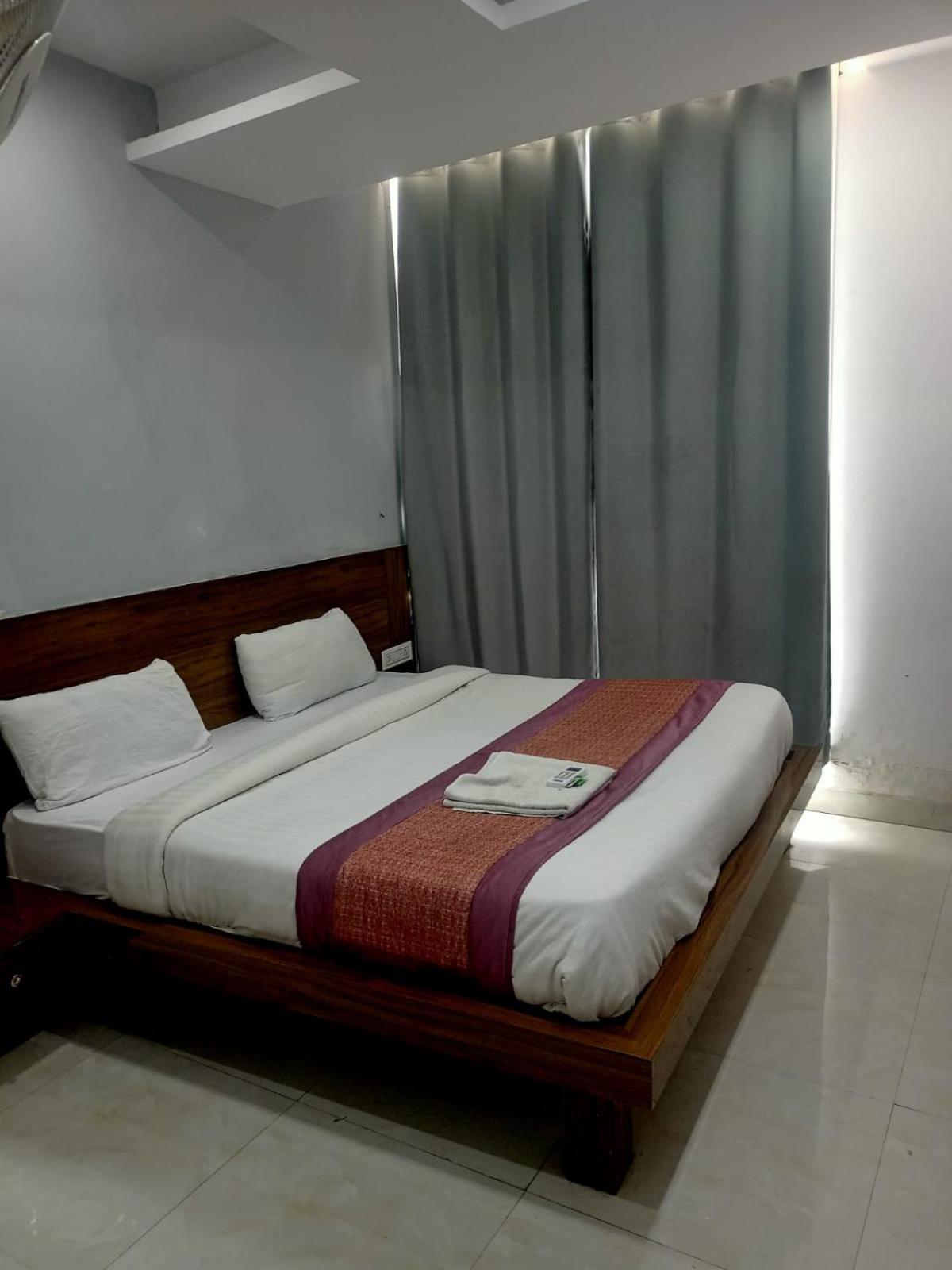 Hotel Silver Place Near Igi Airport Dwarka 2*