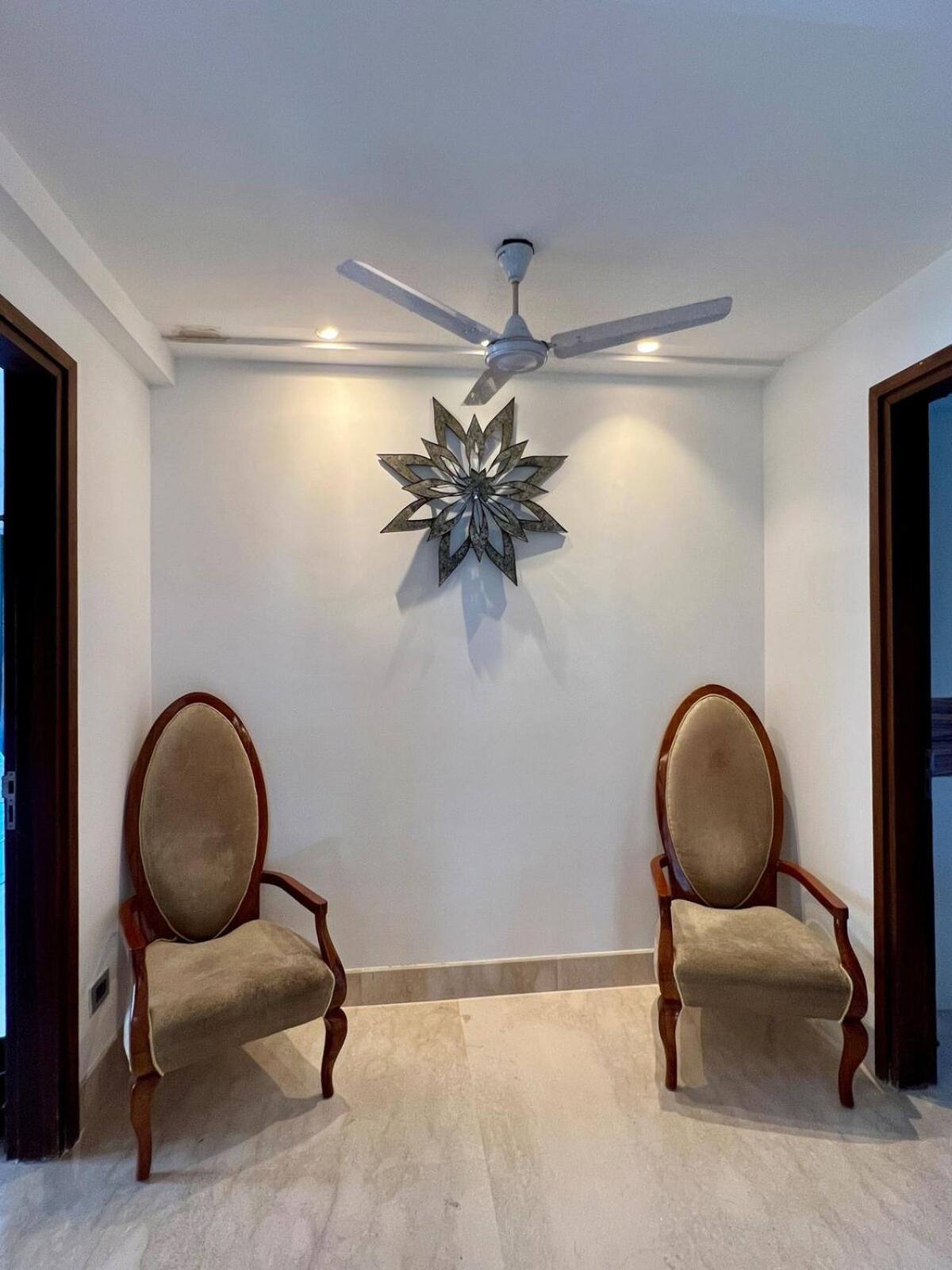 Saket 54 - Entire 4 Bhk * New Delhi