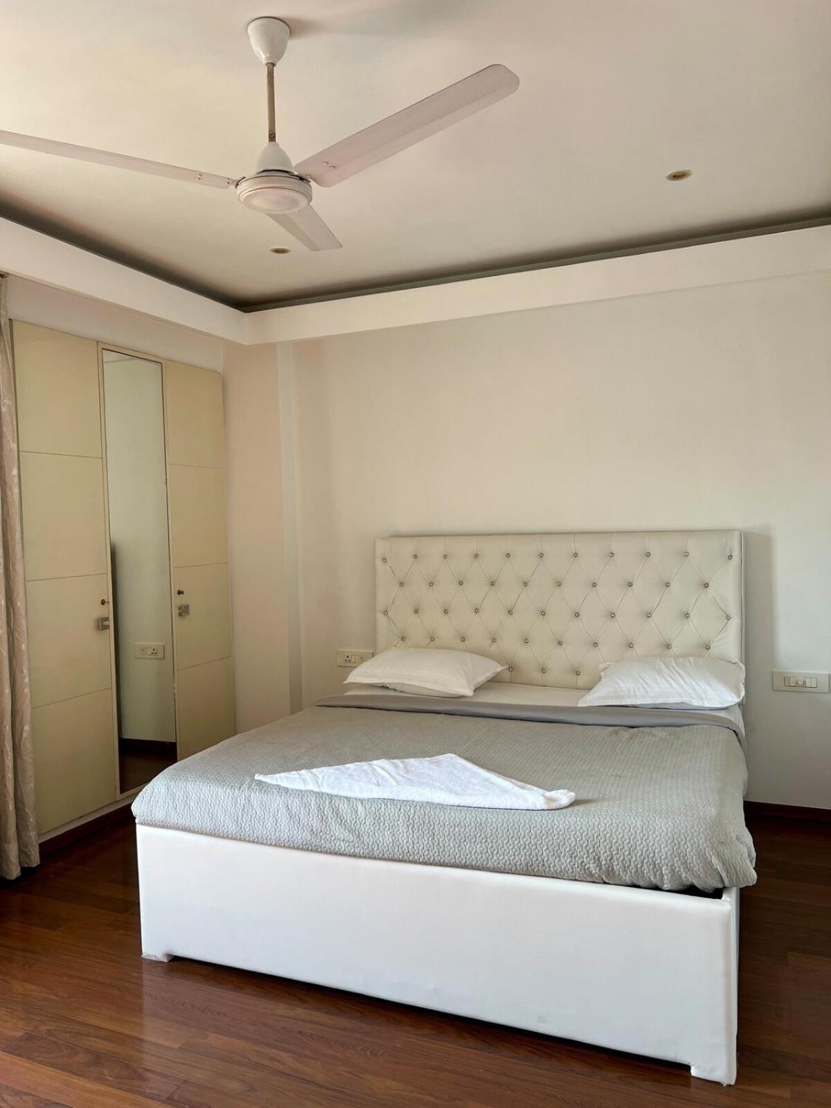 Saket 54 - Entire 4 Bhk Apartment New Delhi