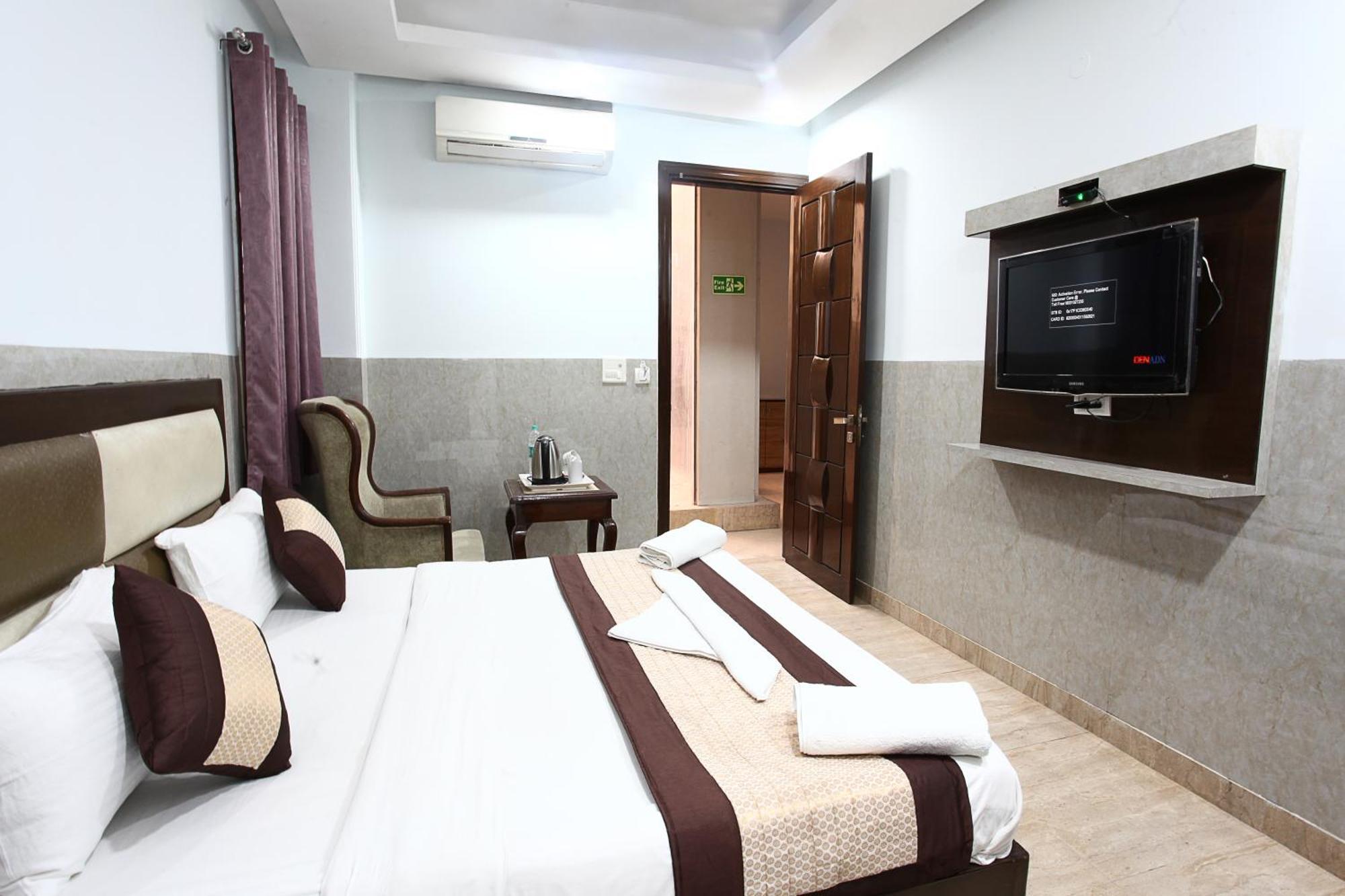 Hotel Taksh Hhr, Karol Bagh, Metro Station New Delhi