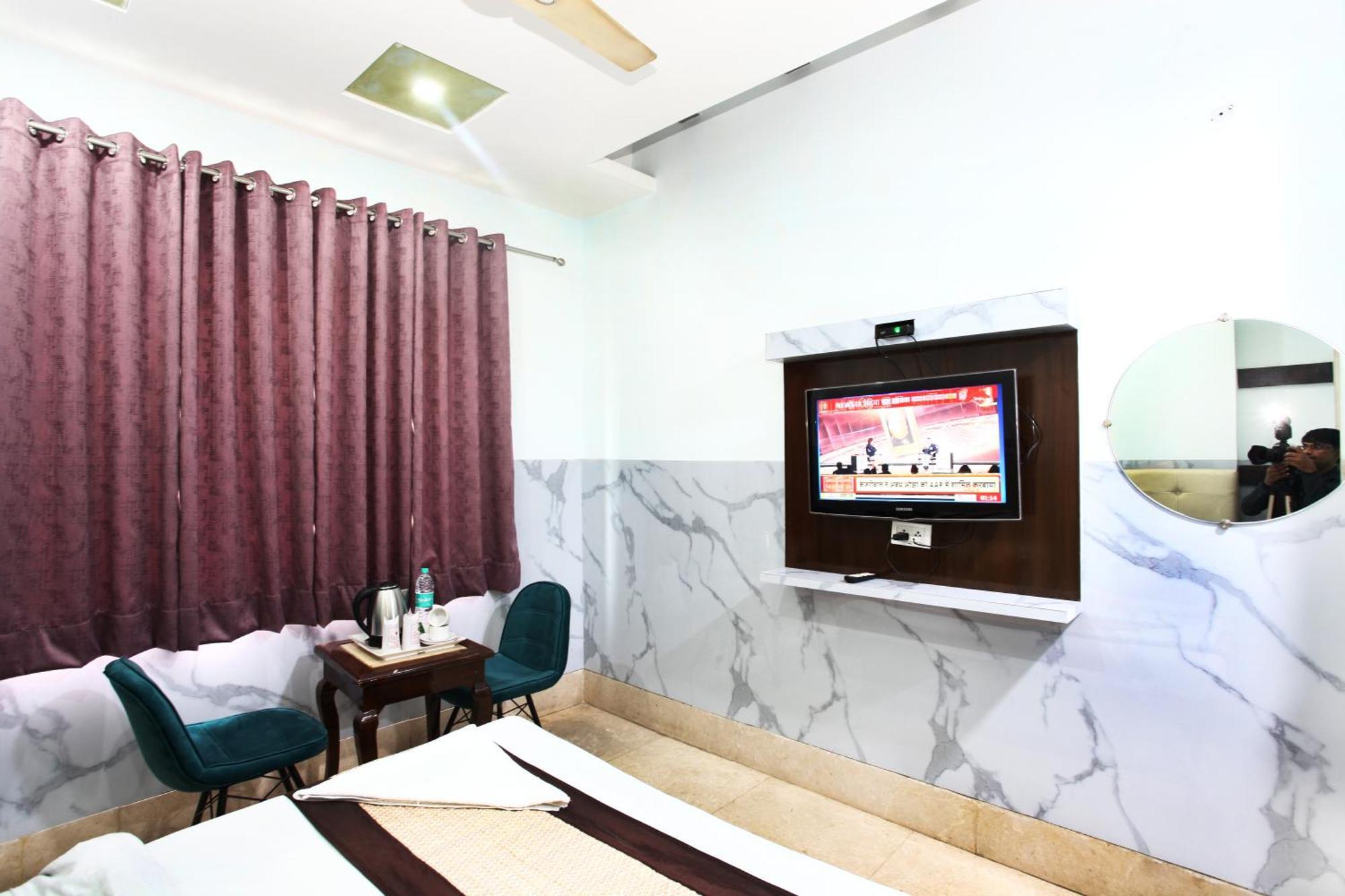 Taksh Hhr, Karol Bagh, Metro Station 3* New Delhi