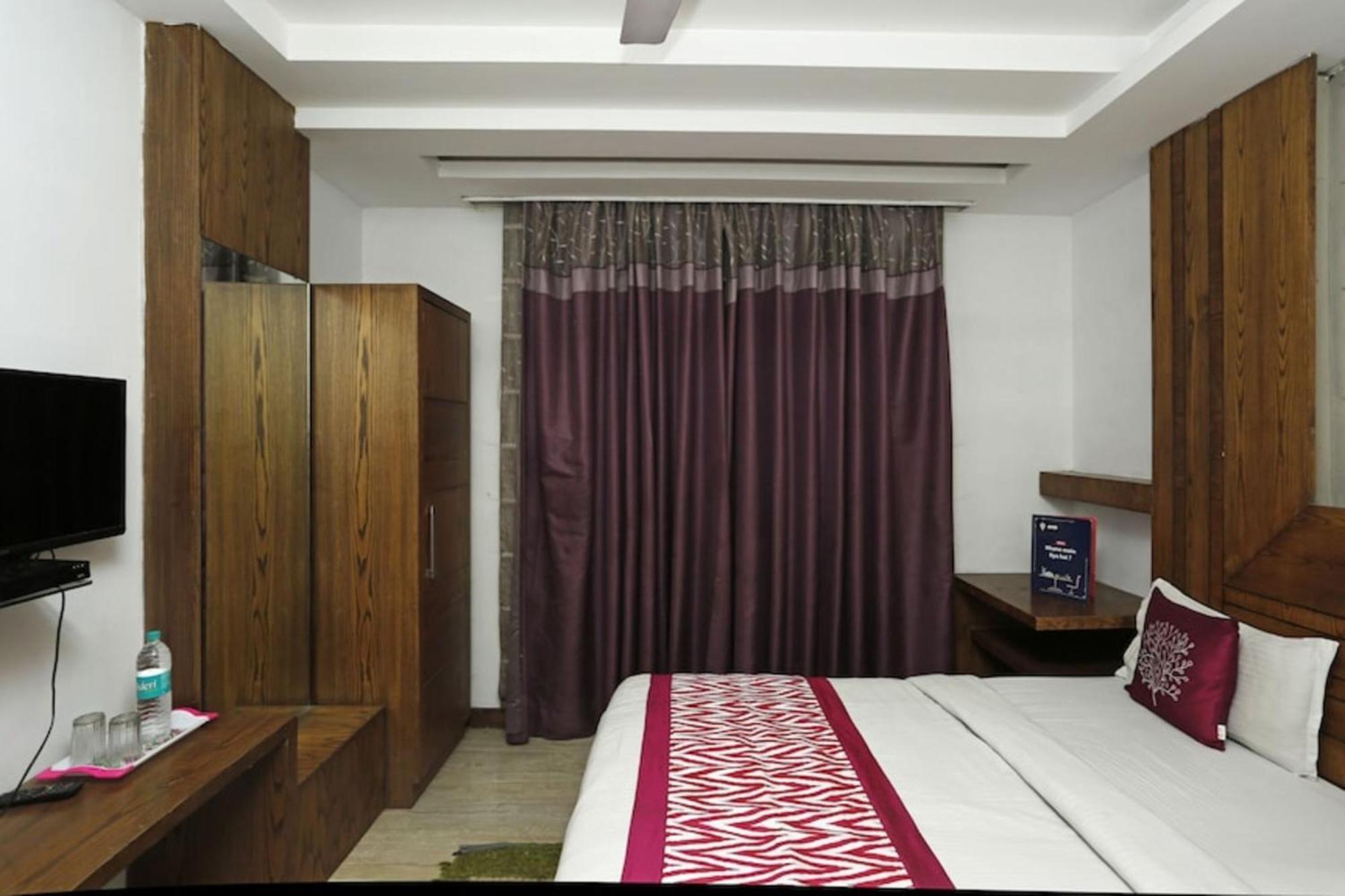 Hotel Ambience -5 Mints Walk From Railway Station