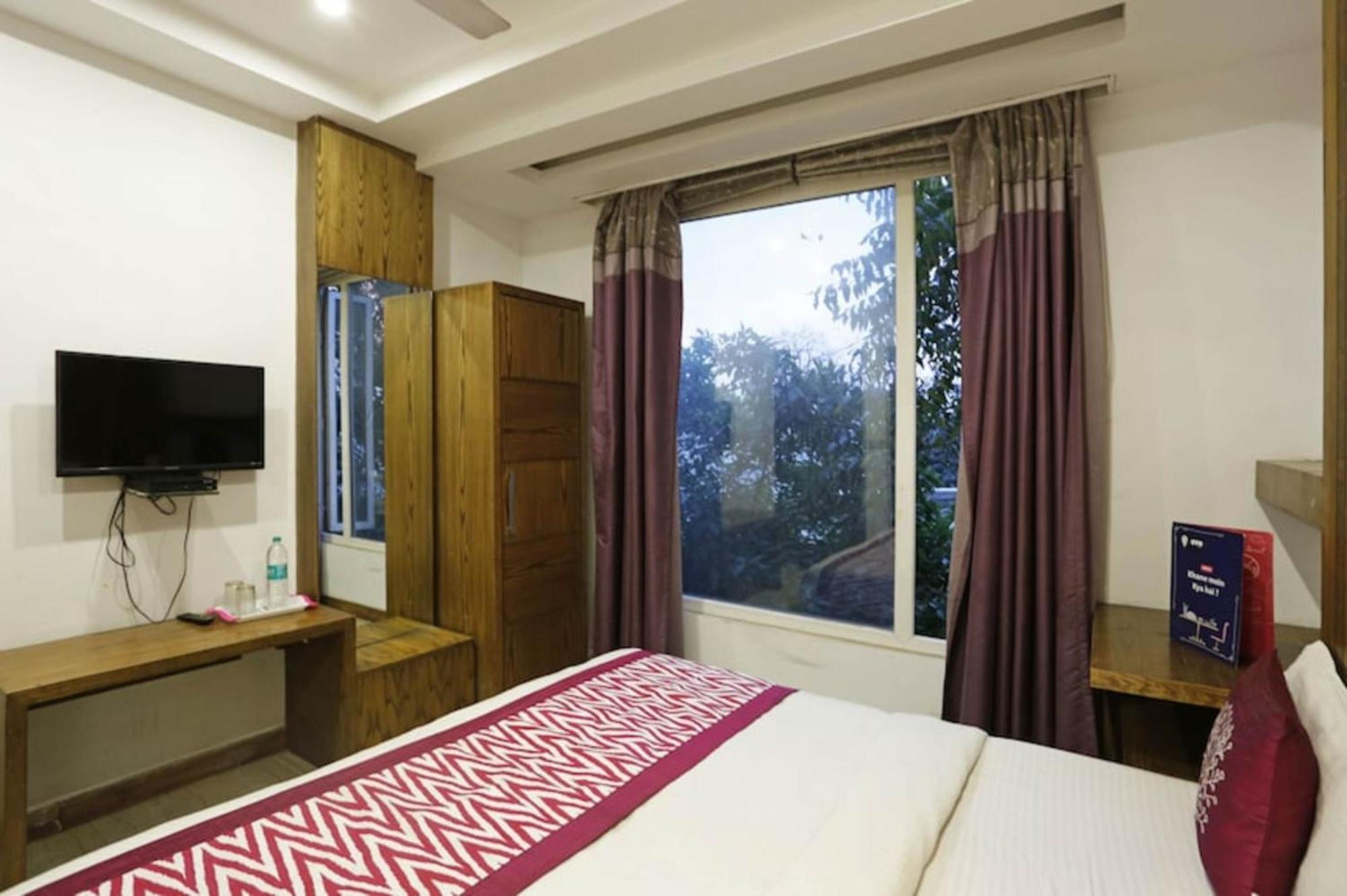 Hotel Ambience -5 Mints Walk From Railway Station 4*
