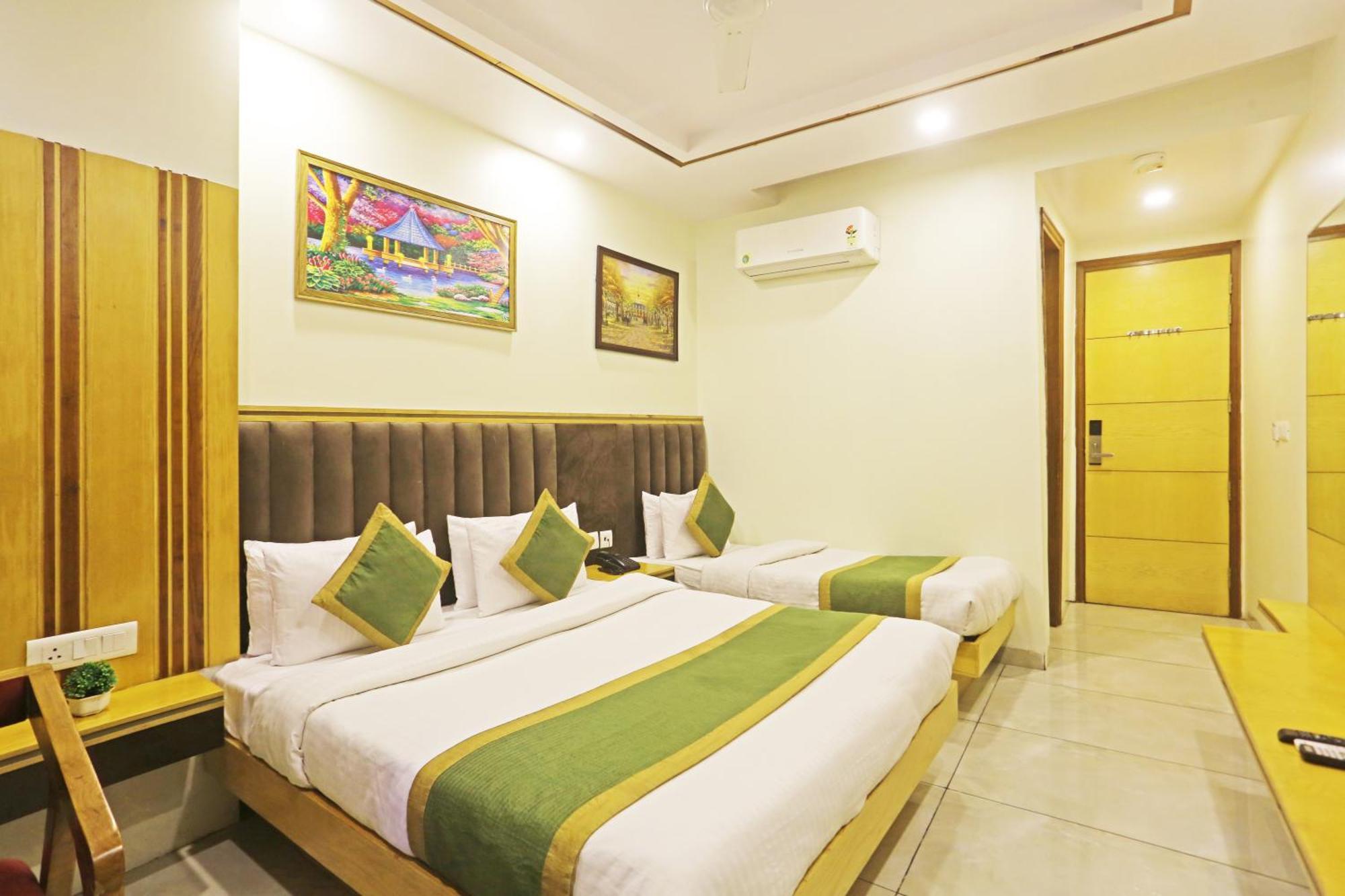 Aman Imperial Just A Minute Away From Railway Station And Connaught Place Hotel