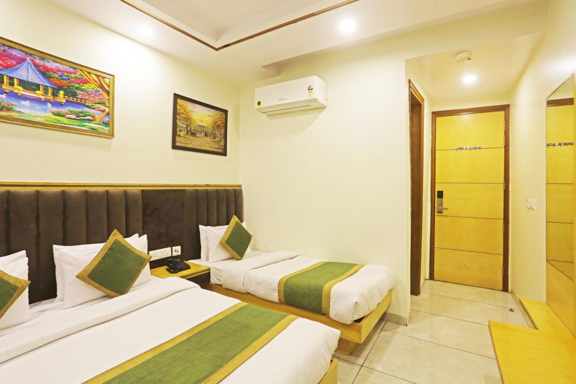 Aman Imperial Just A Minute Away From Railway Station And Connaught Place Hotel 4*