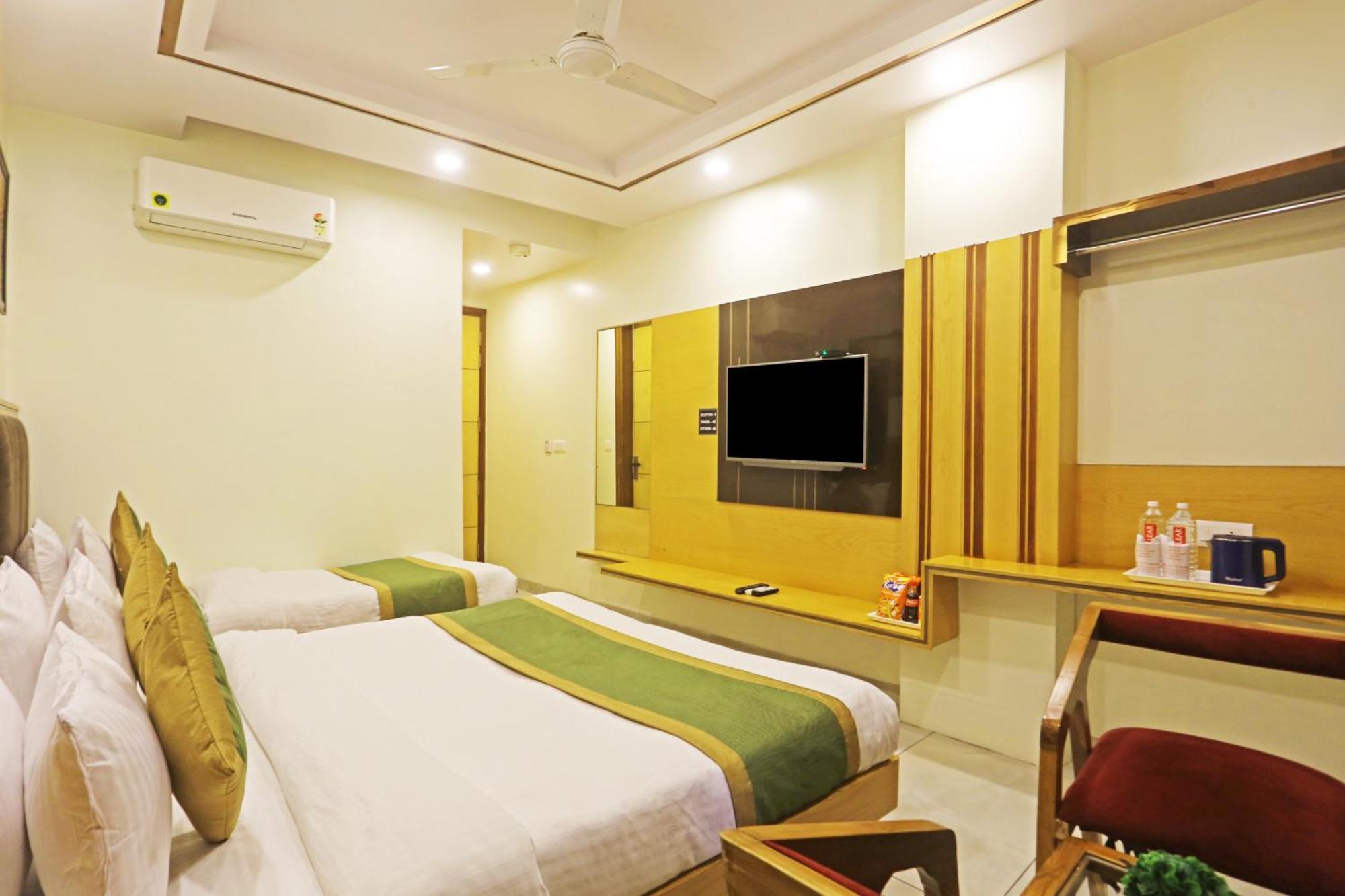 Aman Imperial Just A Minute Away From Railway Station And Connaught Place