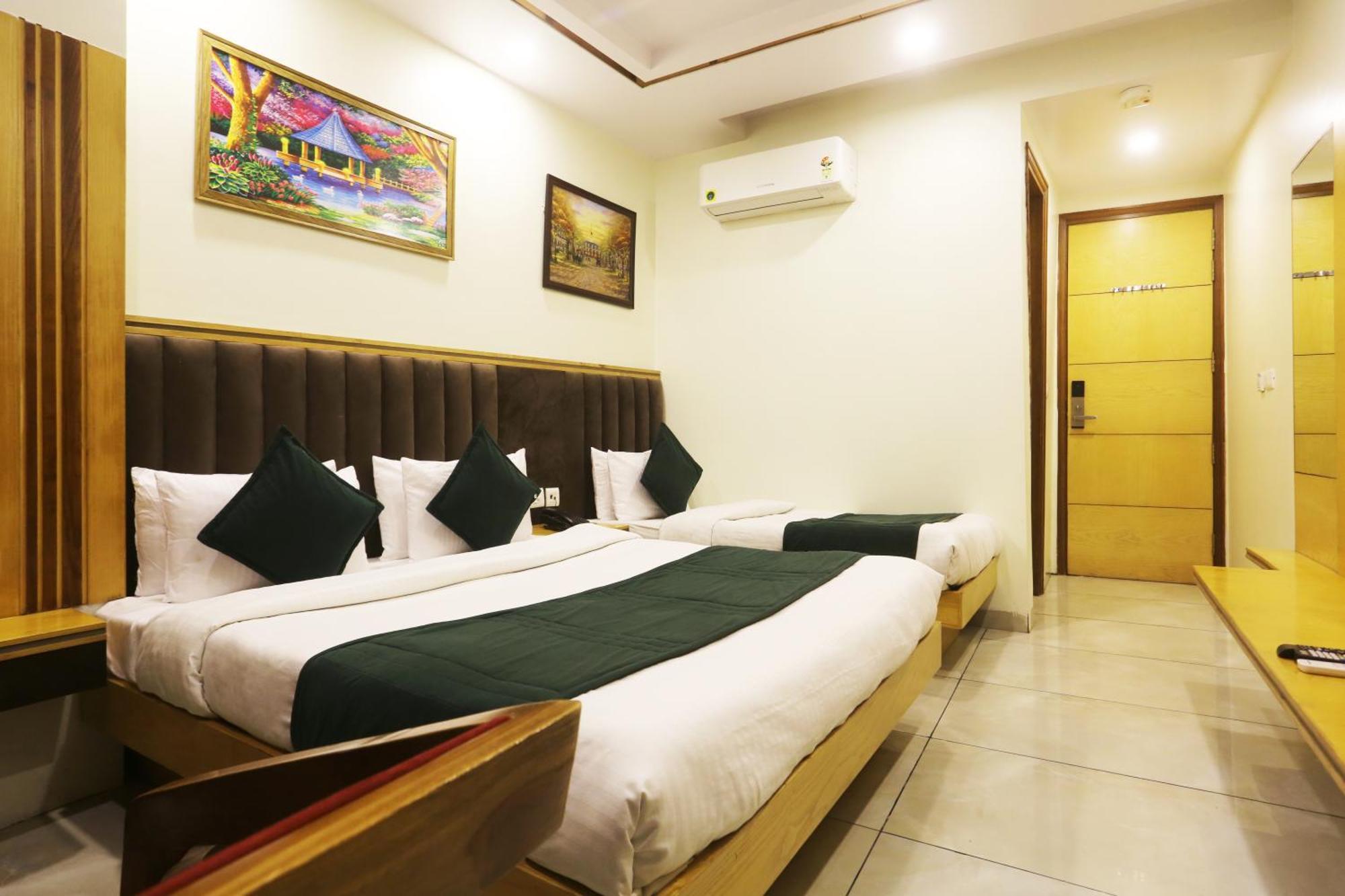 Aman Imperial Just A Minute Away From Railway Station And Connaught Place Hotel