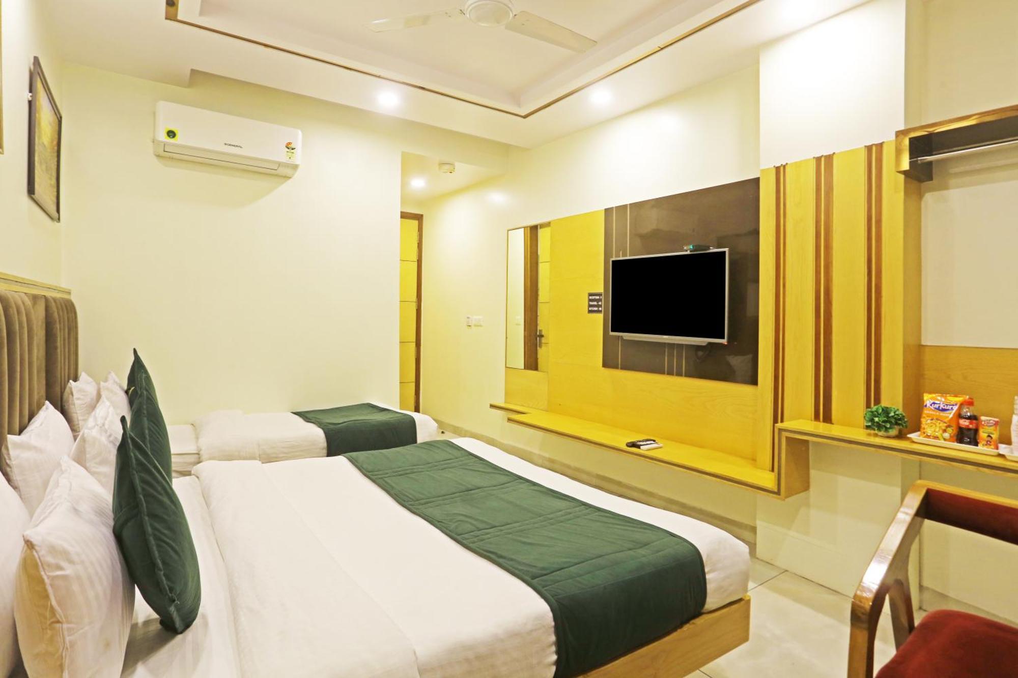 Hotel Aman Imperial Just A Minute Away From Railway Station And Connaught Place