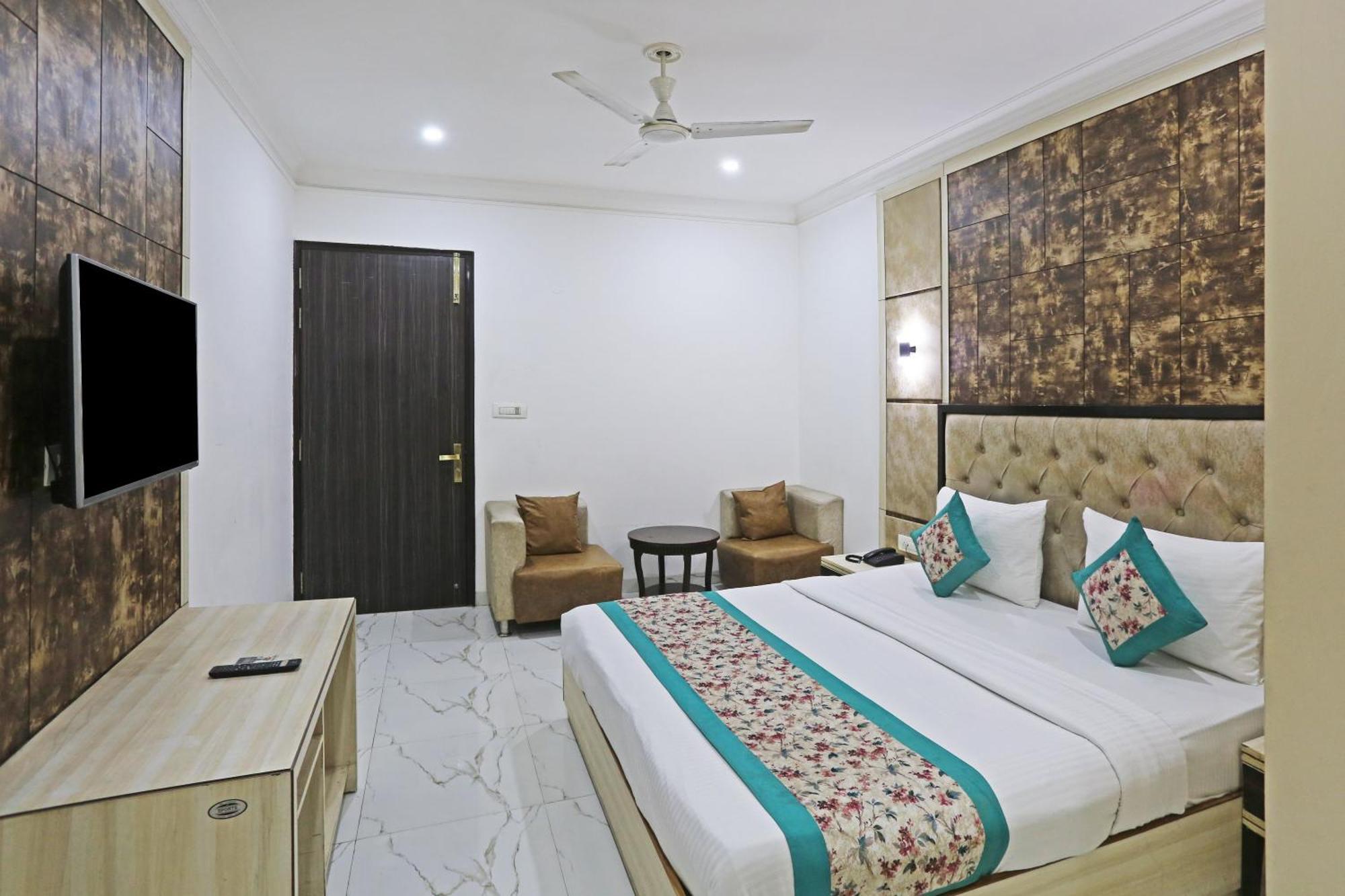 Hotel Almora Sky Near By Delhi International Airport With - Free Airport Pickup And Drop 3* New Delhi