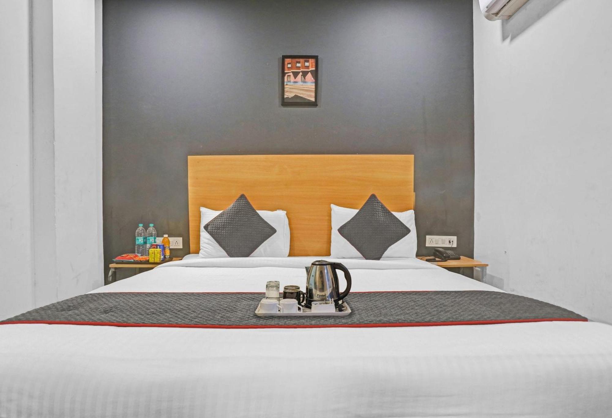 Hotel Townhouse Nangal Raya Pankha Road 4*