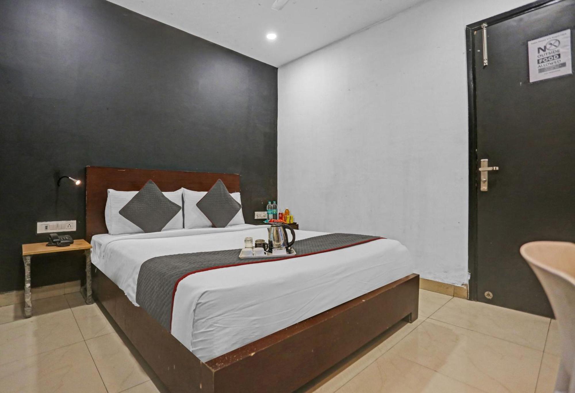 Townhouse Nangal Raya Pankha Road 4* New Delhi