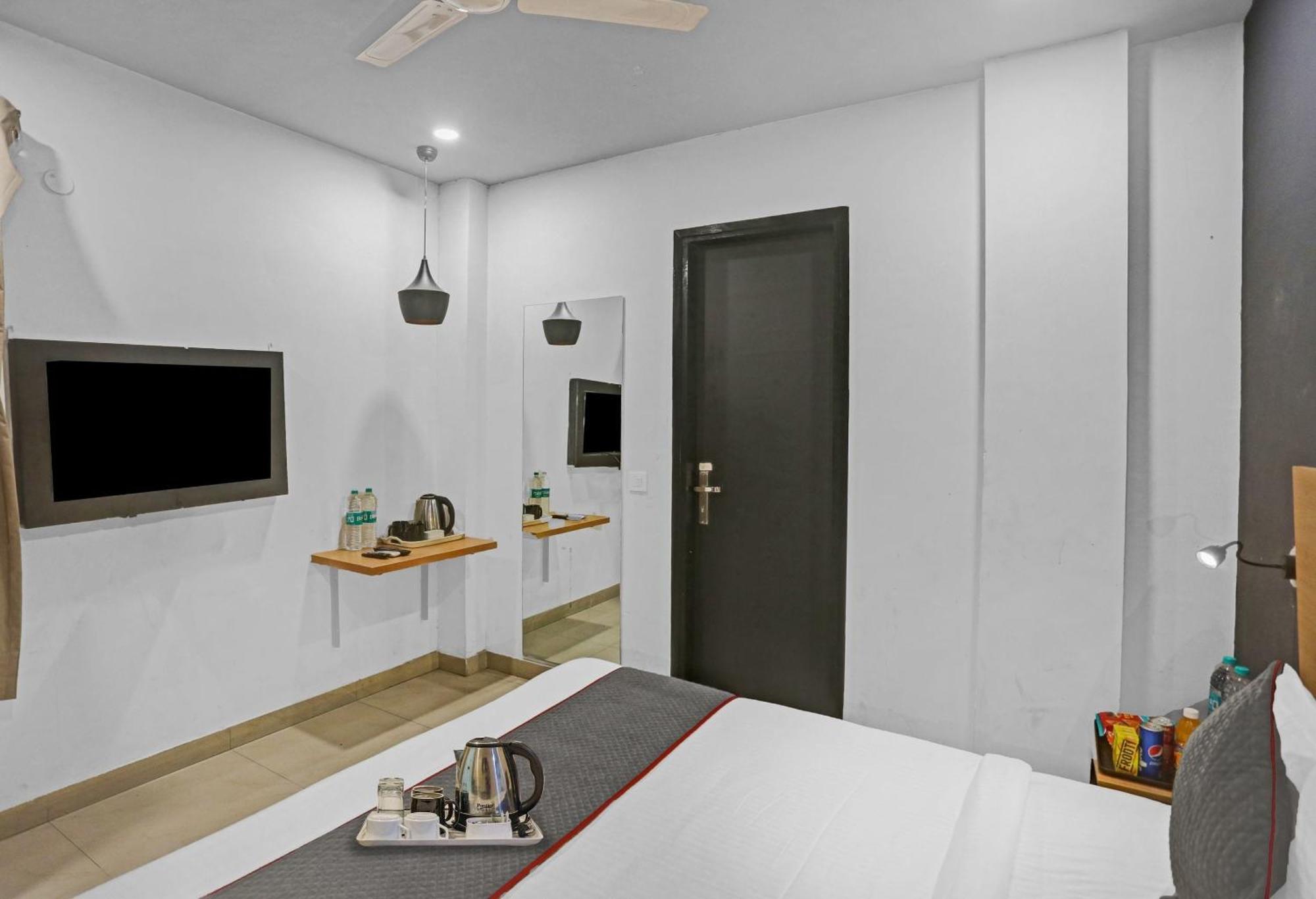 Townhouse Nangal Raya Pankha Road Hotel New Delhi
