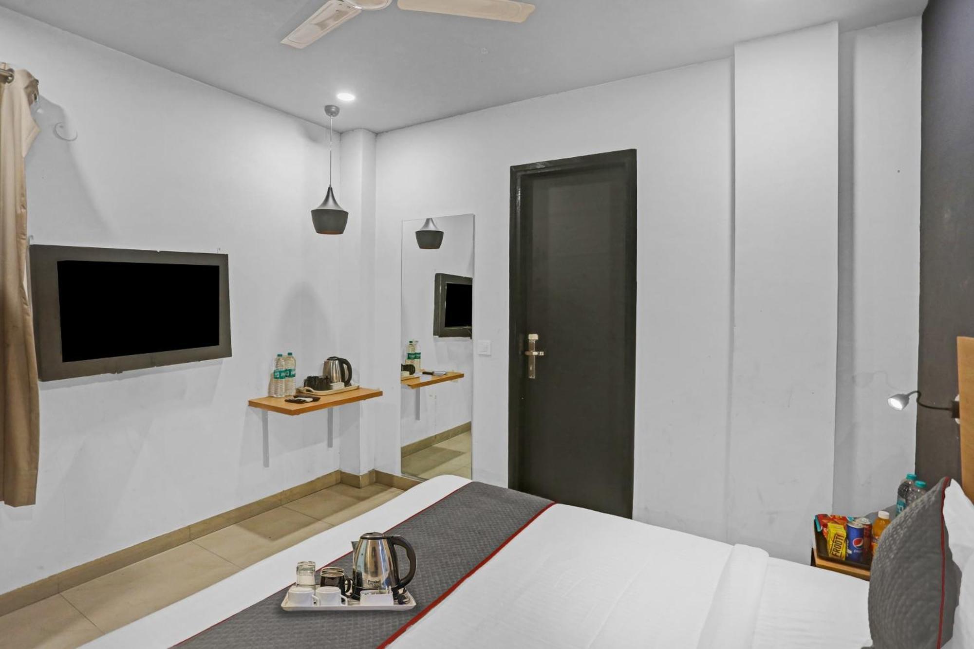 Hotel Townhouse Nangal Raya Pankha Road New Delhi