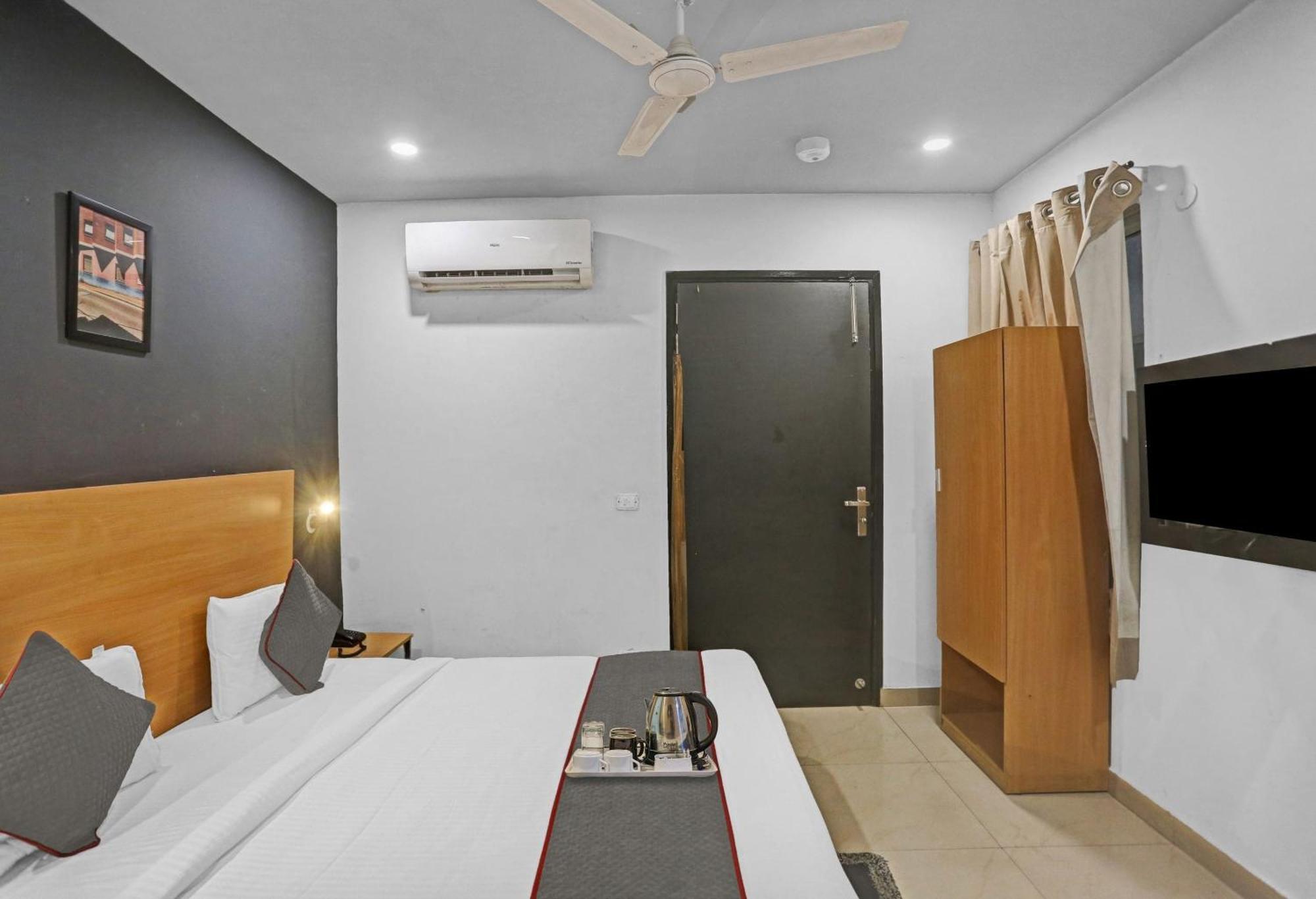 Townhouse Nangal Raya Pankha Road Hotel