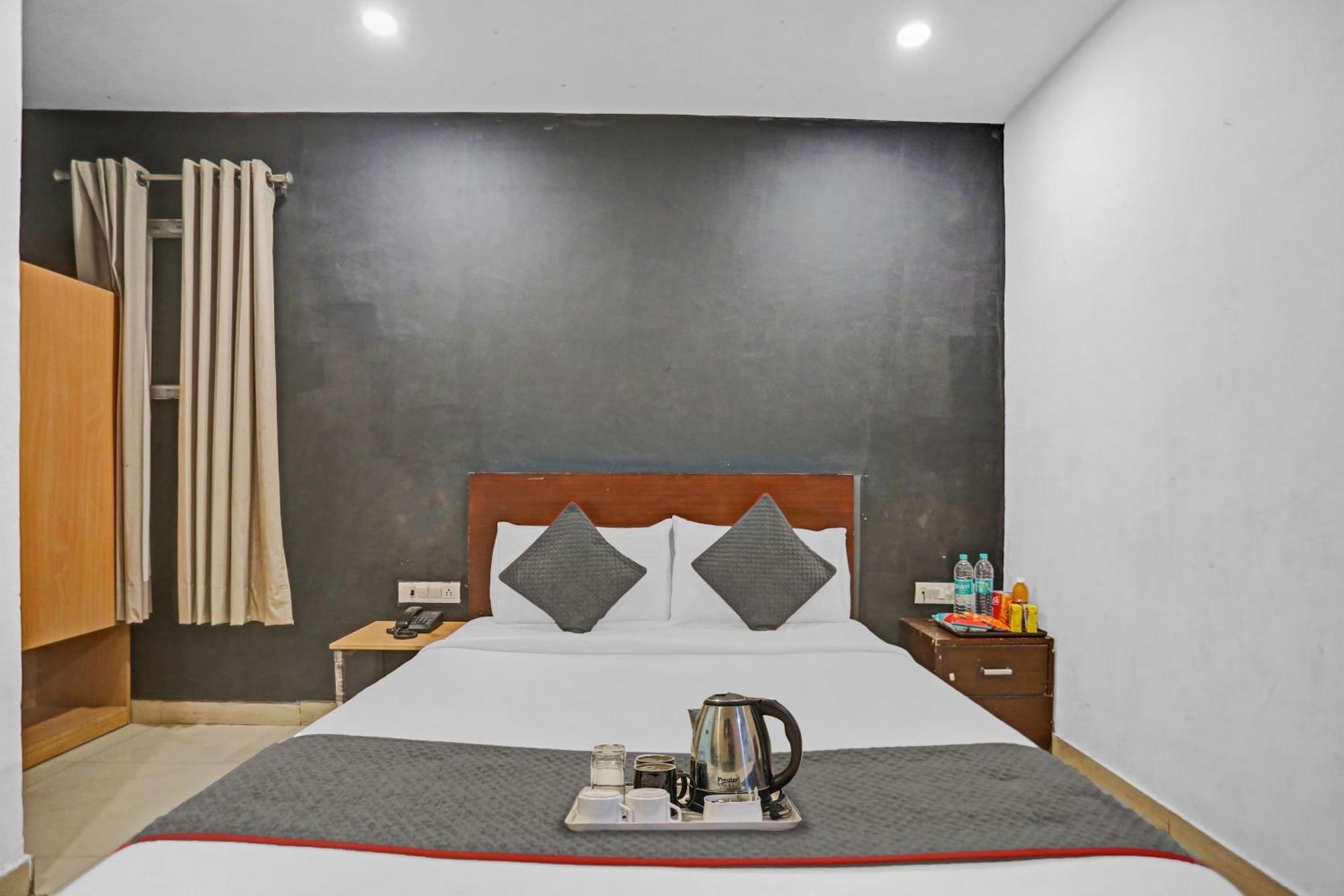 Townhouse Nangal Raya Pankha Road Hotel 4*