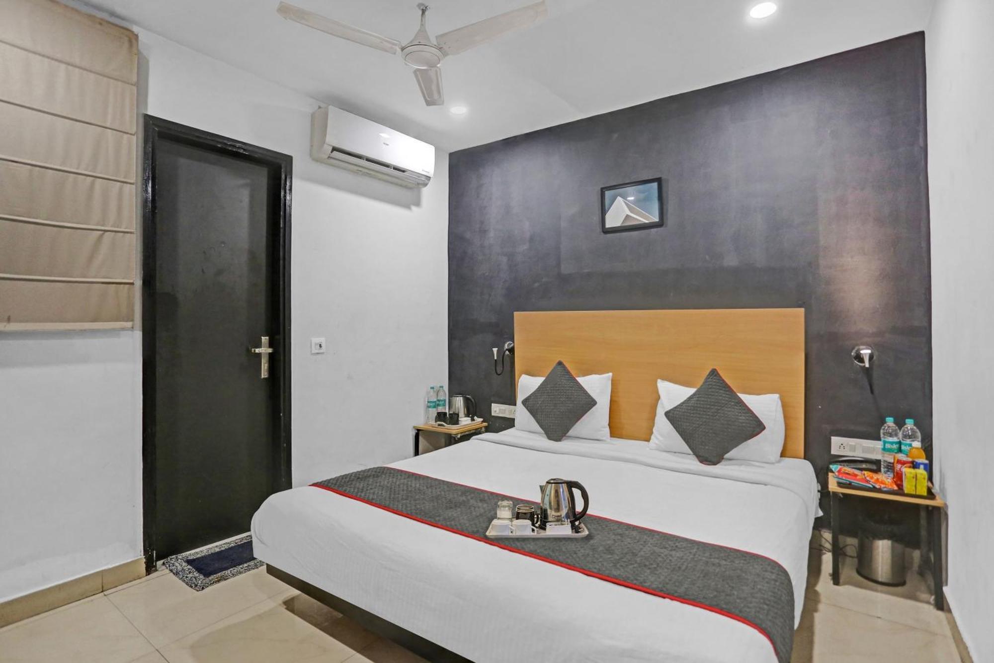 Townhouse Nangal Raya Pankha Road Hotel 4*