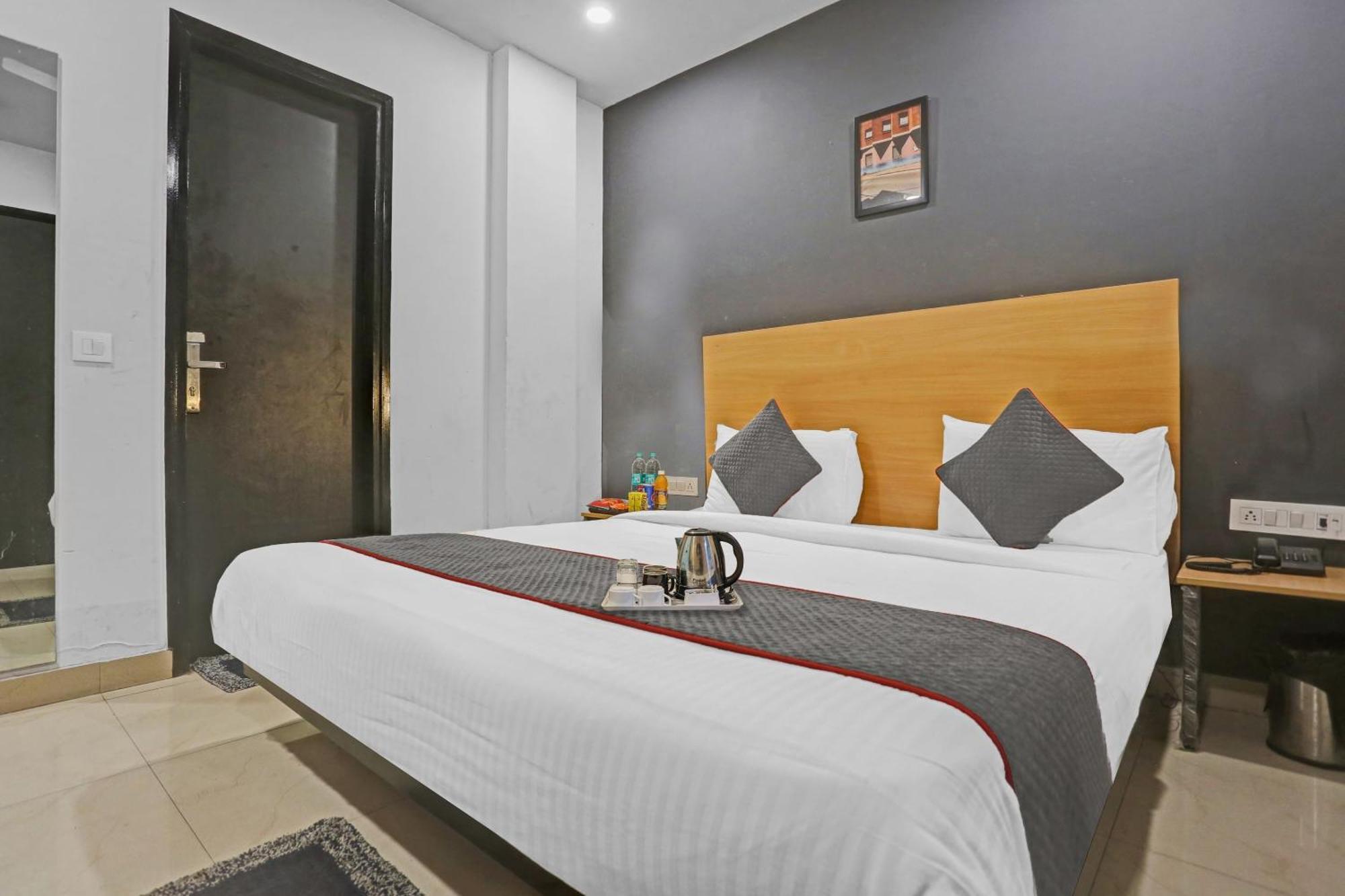 Townhouse Nangal Raya Pankha Road Hotel 4*