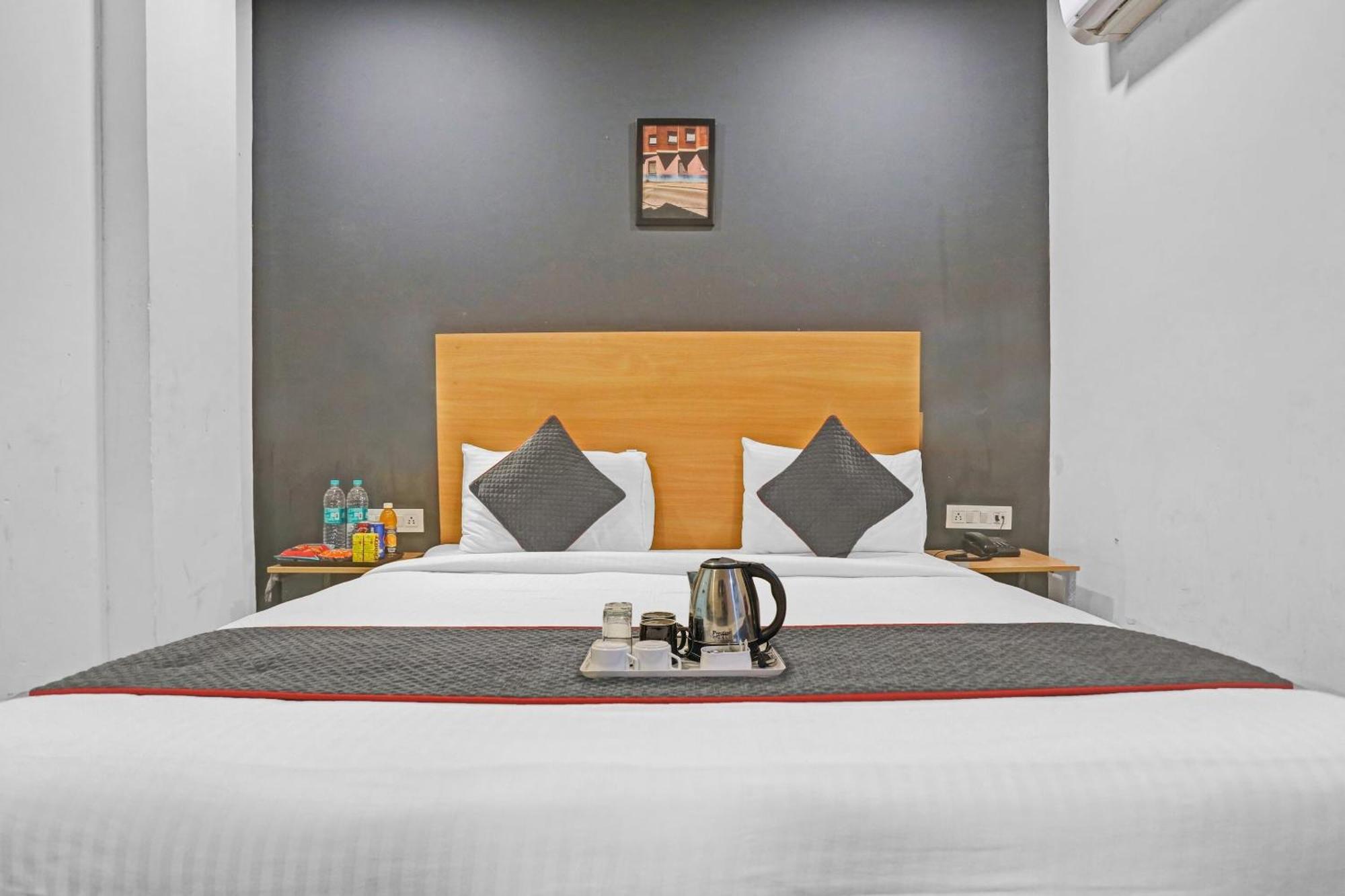 Hotel Townhouse Nangal Raya Pankha Road 4*