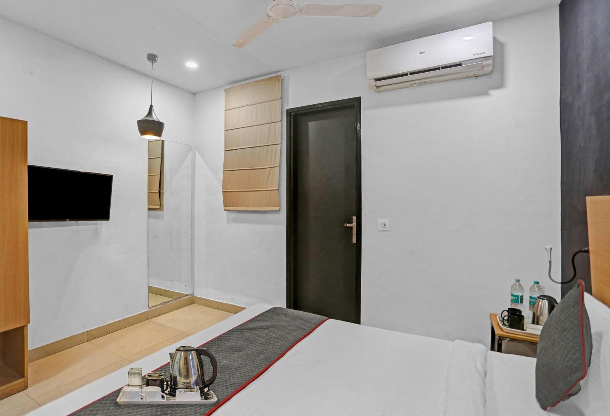 Townhouse Nangal Raya Pankha Road 4* New Delhi