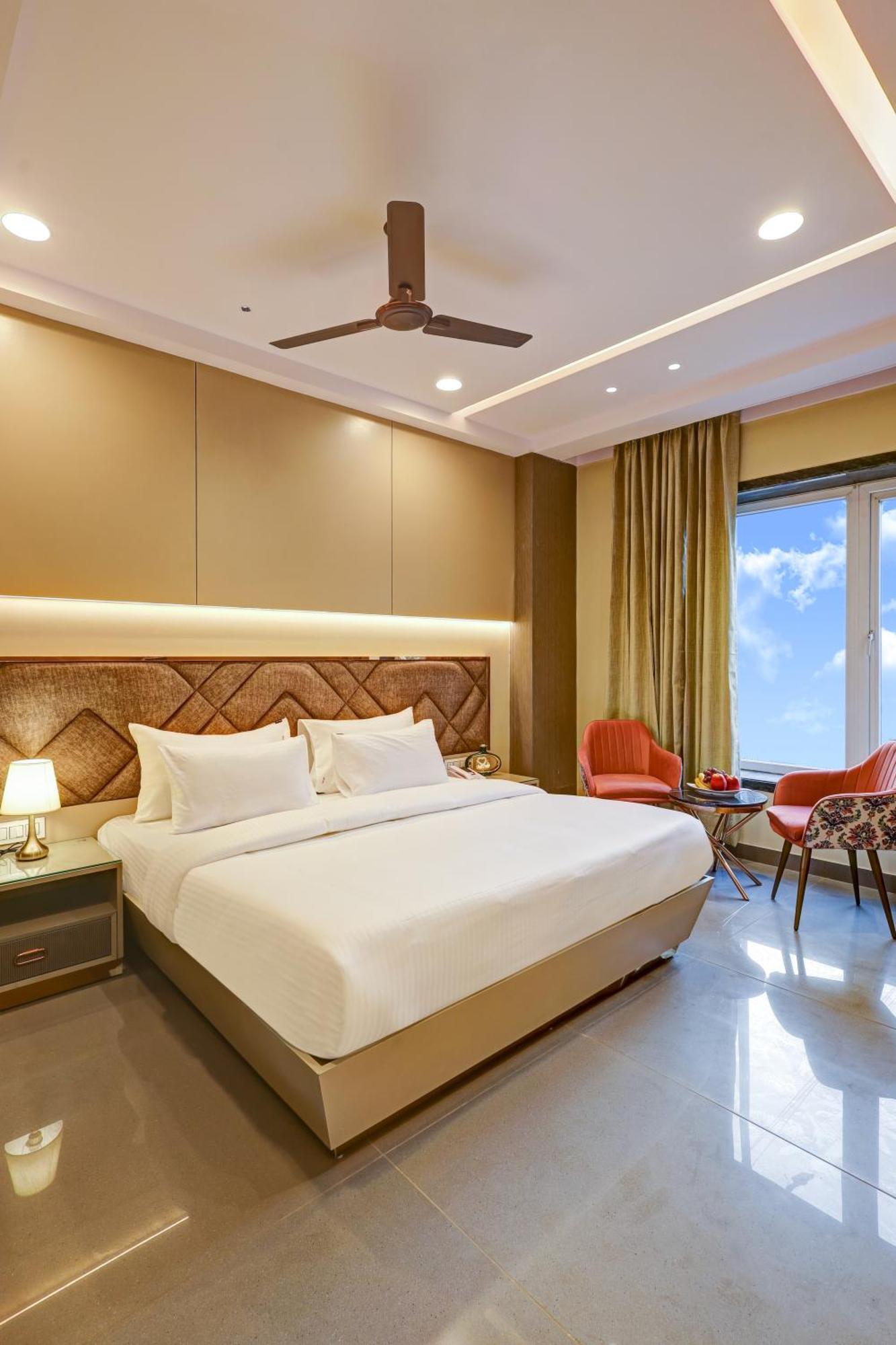 The Viking - Luxury Living Steps Away From New Delhi & Connaught Place Hotel