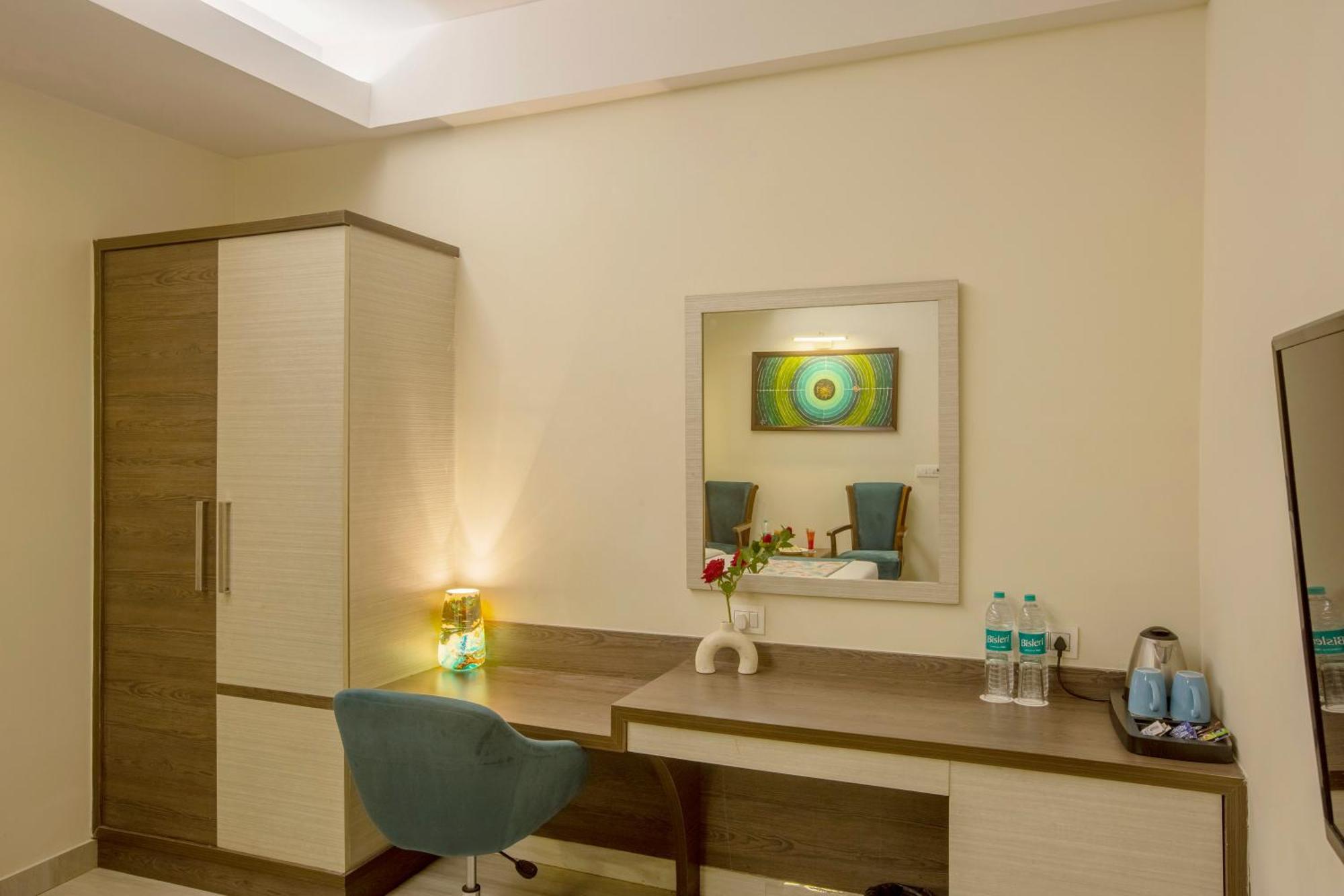 Hotel Suryaa Palace By East End Delhi Airport Hotel 4*