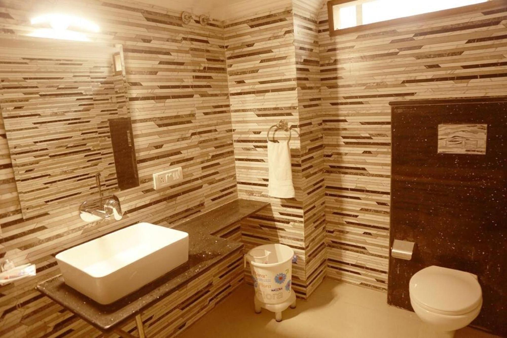 Hotel True At Railway Station