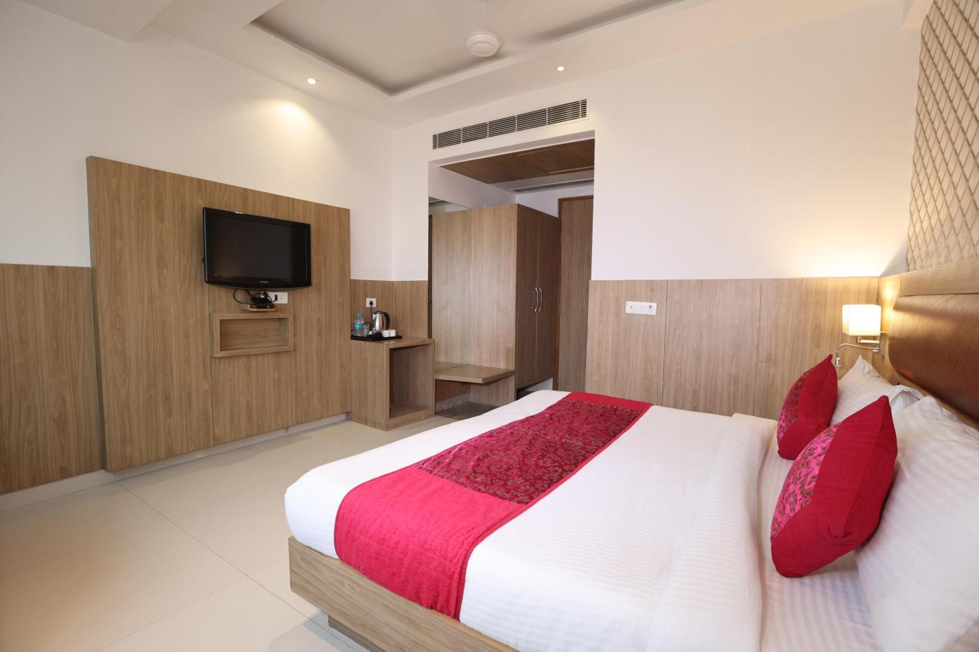 Elevate - With Complimentary Pickup Or Drop Near Delhi Airport New Delhi