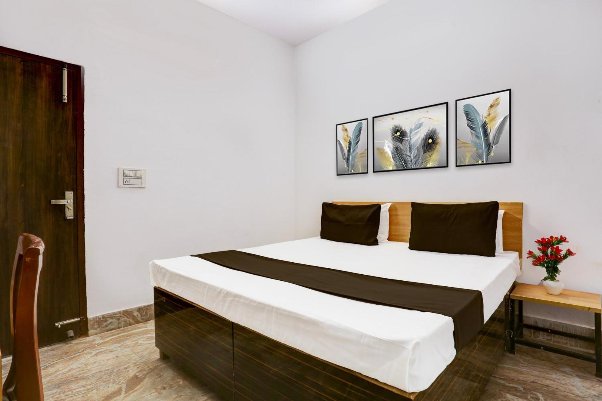 Oo Shyam Residency Near Samaypur Badli Metro Hotel 4*