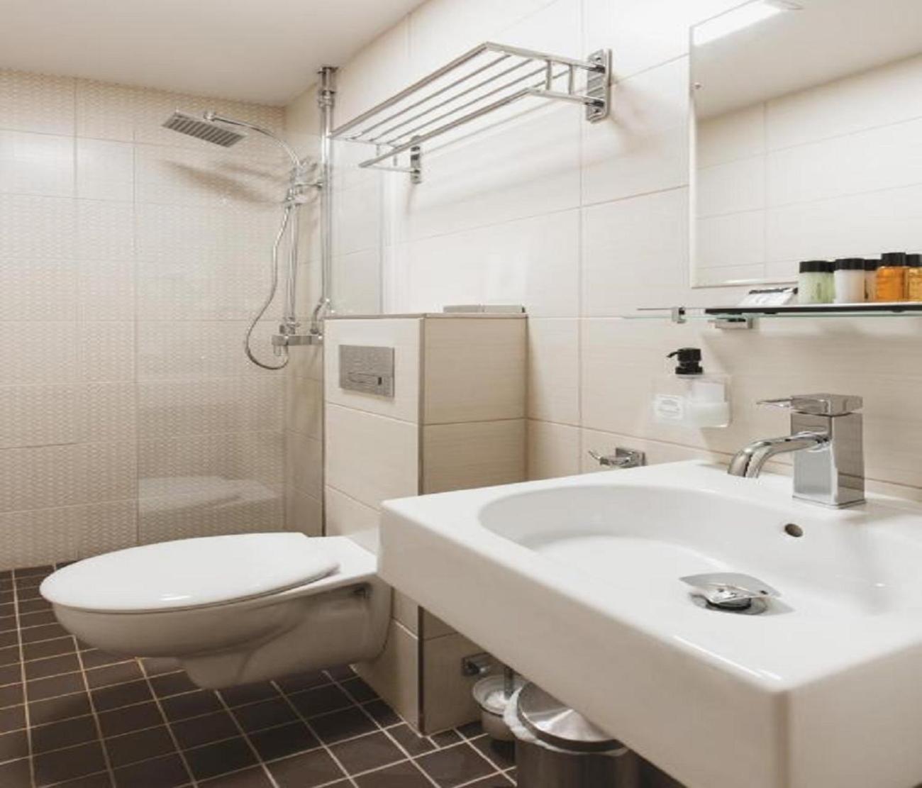 Plaza Grand Near Igi Airport Hotel