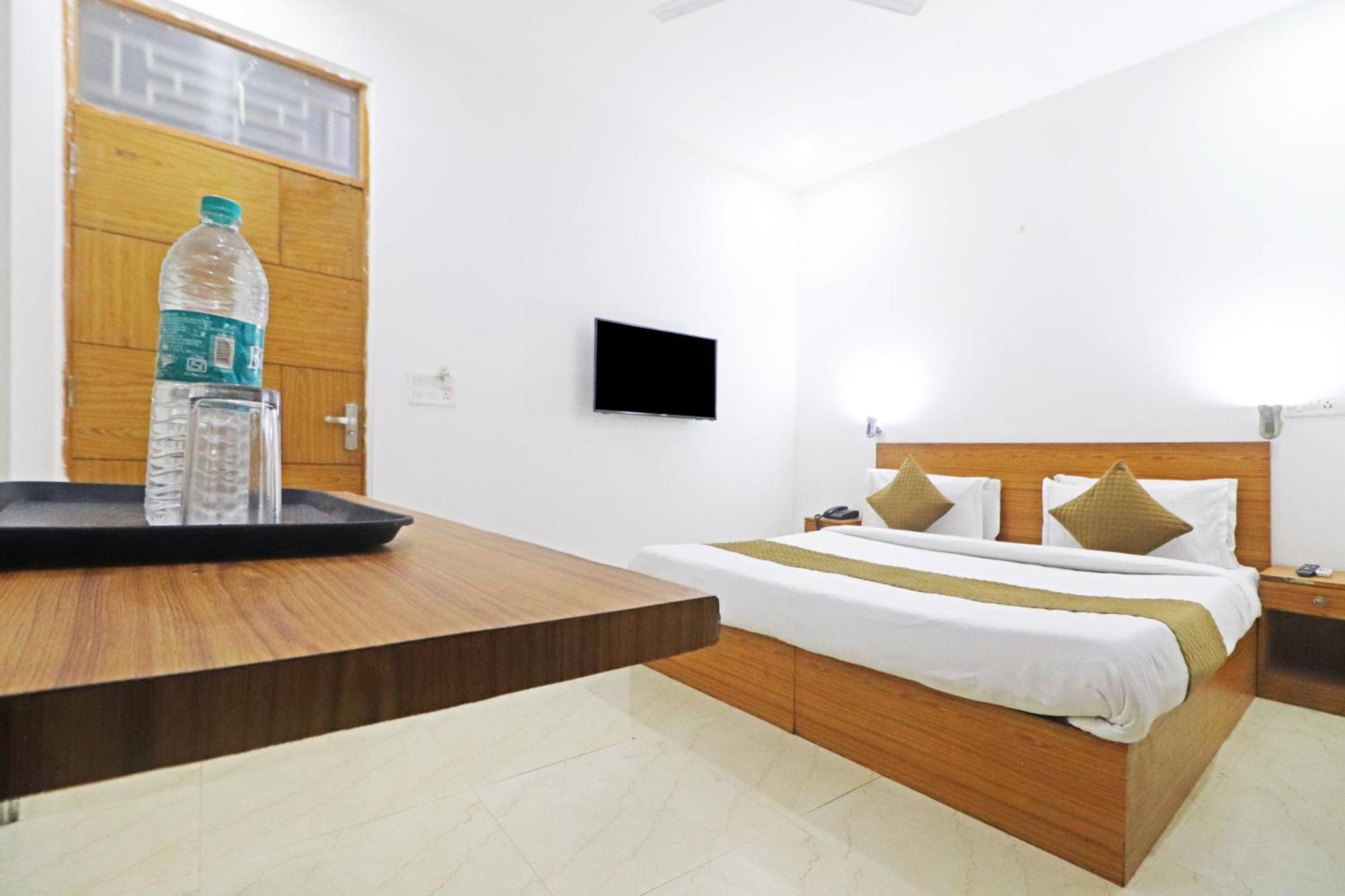 Hotel Trendy Residency - Couple Friendly