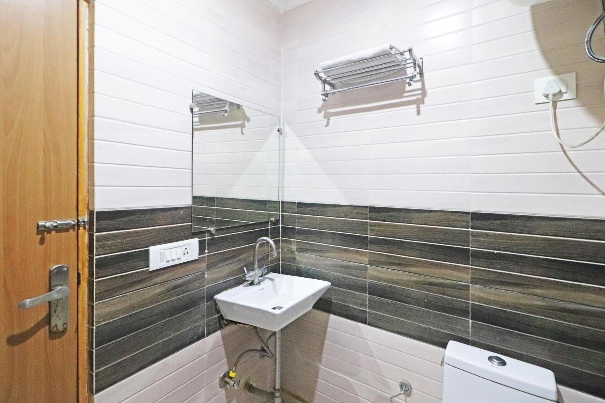 Hotel Trendy Residency - Couple Friendly New Delhi