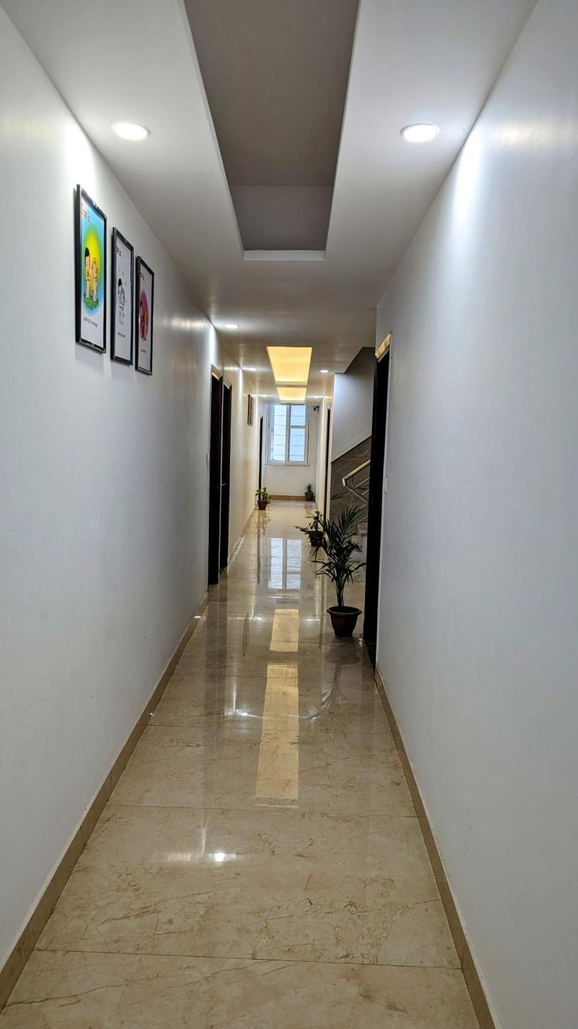 Hotel Moon Taj Near Yashobhoomi Convention Centre 3*