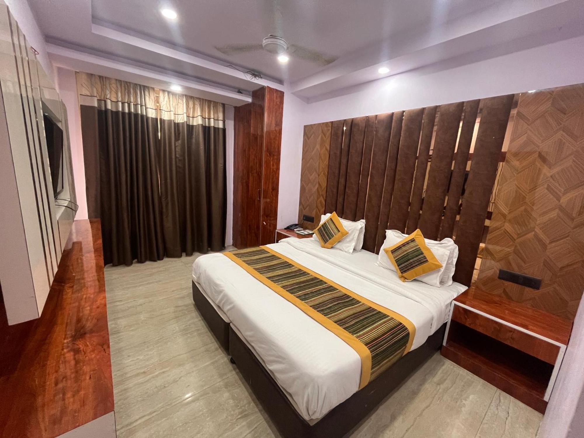 Ambience -5 Mints Walk From Railway Station 4* Nova Deli