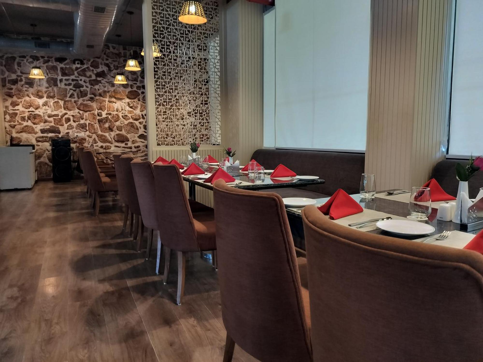 Luxe Opera Nh8 - 7km From Igi Airport Delhi - 