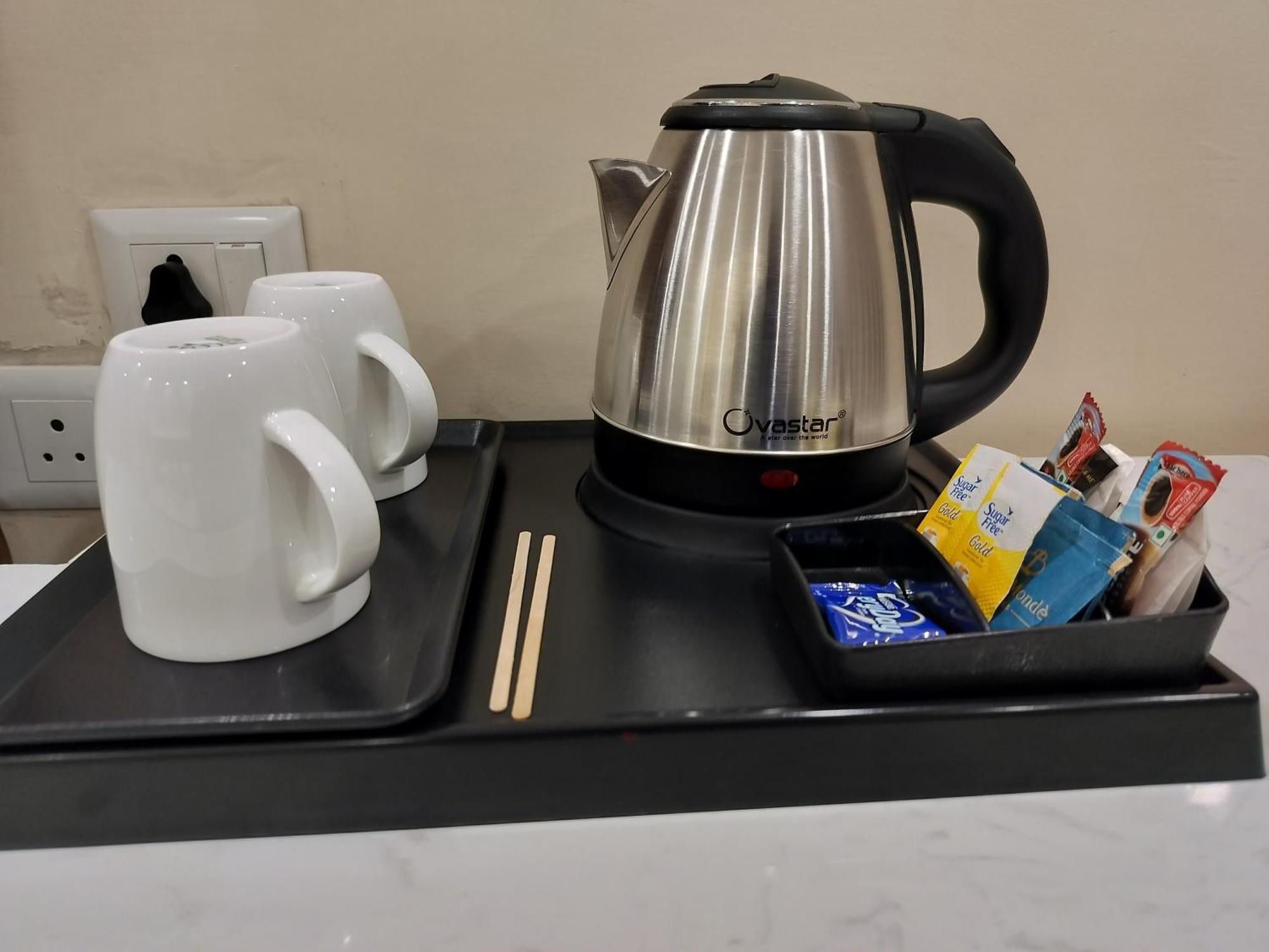 Hotel Luxe Opera Nh8 - 7km From Igi Airport Delhi - 